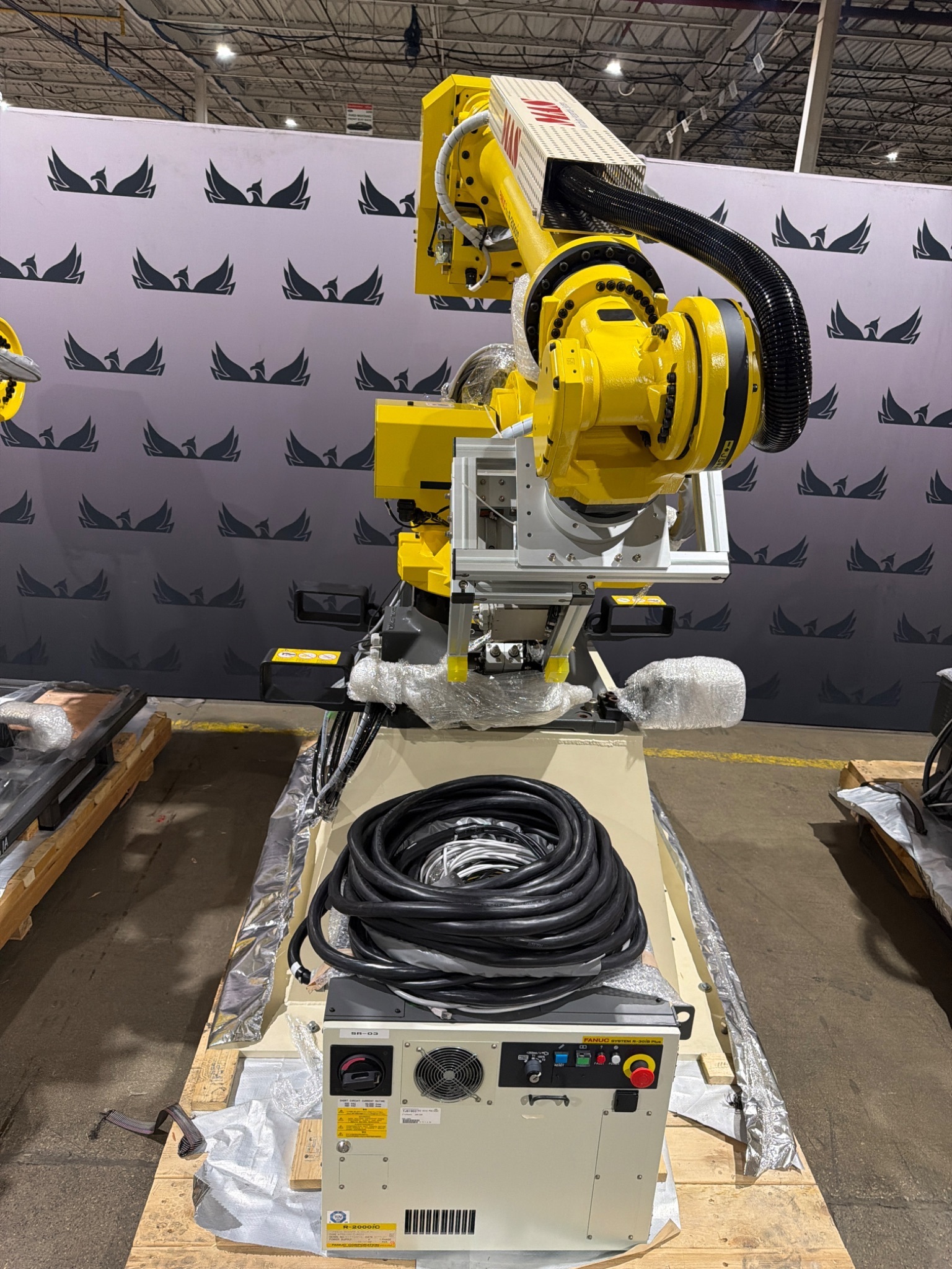 FANUC R‑2000iC/125L Complete with R‑30iB Plus Controller USED 1