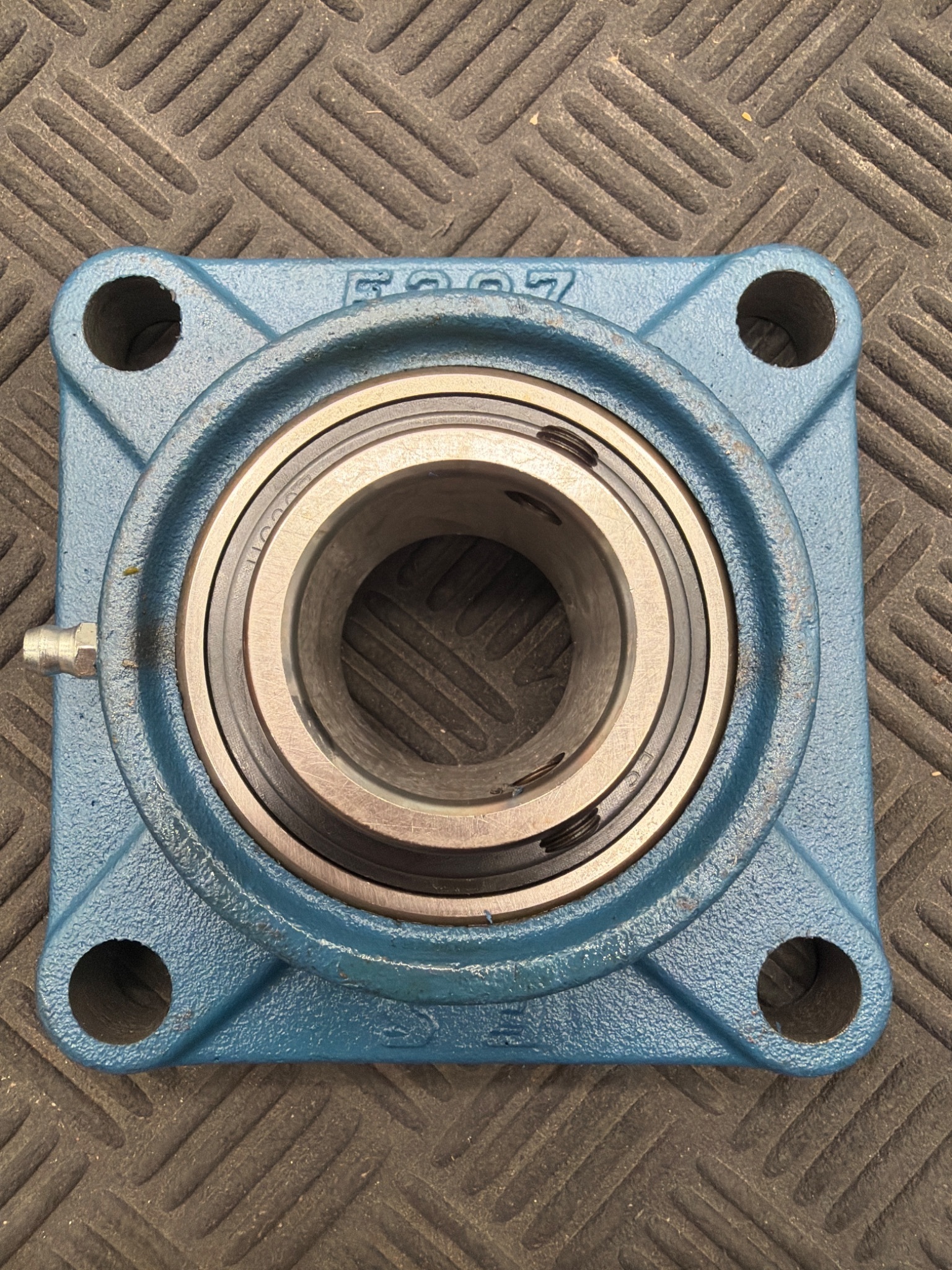 Fushan‑Bearings F207 Flange Mounted Ball Bearing NEW 0