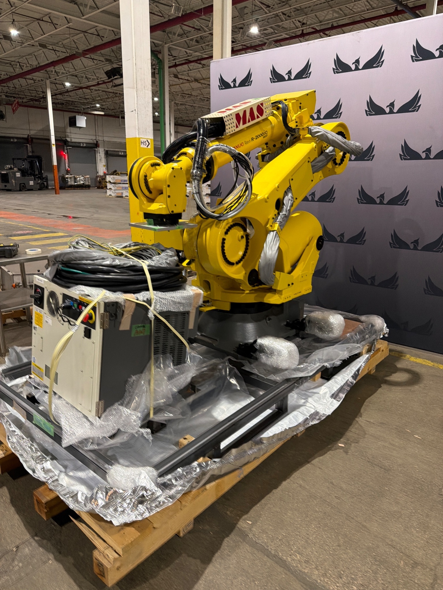 FANUC R‑2000iC/165F Complete with R‑30iB Plus Controller USED 3