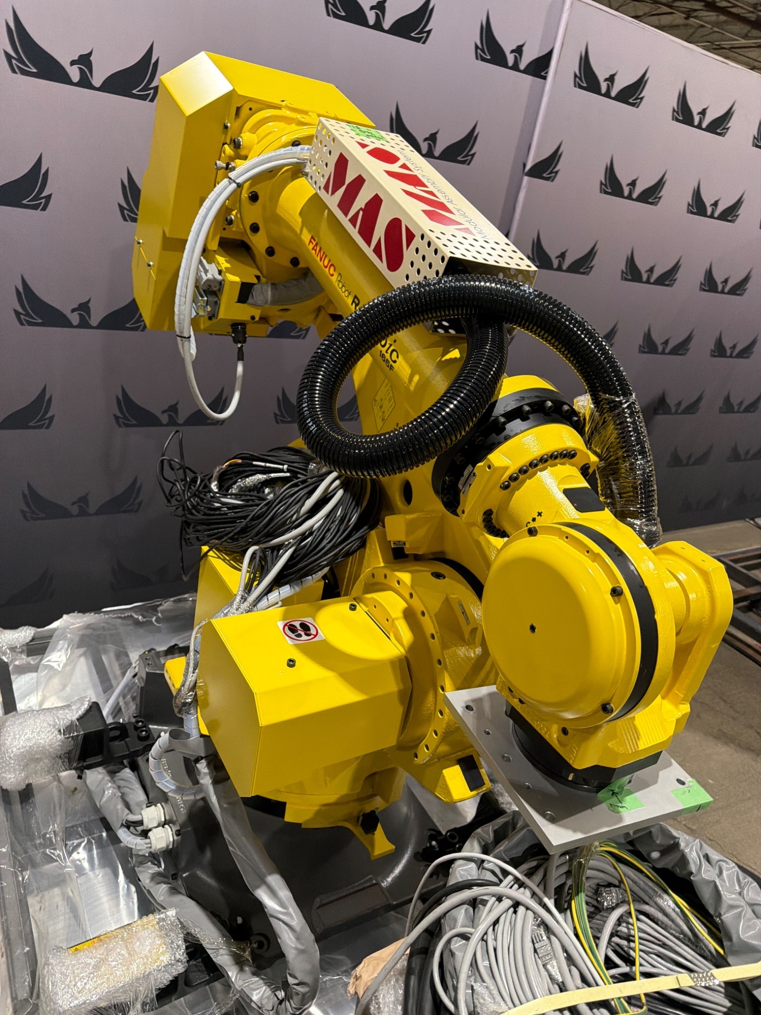 FANUC R‑2000iC/165F Complete with R‑30iB Plus Controller USED 7