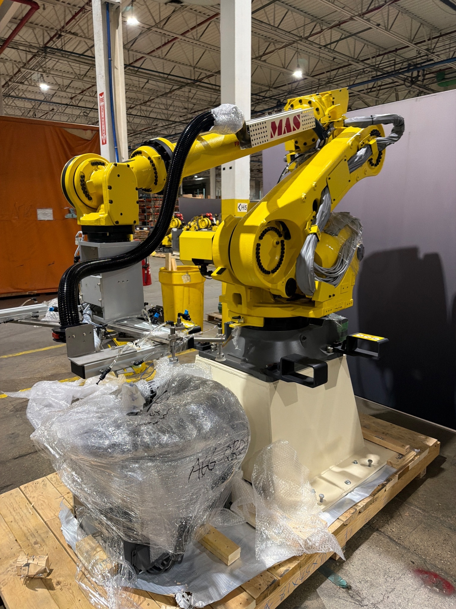 FANUC R‑2000iC/125L Complete with R‑30iB Plus Controller USED 2
