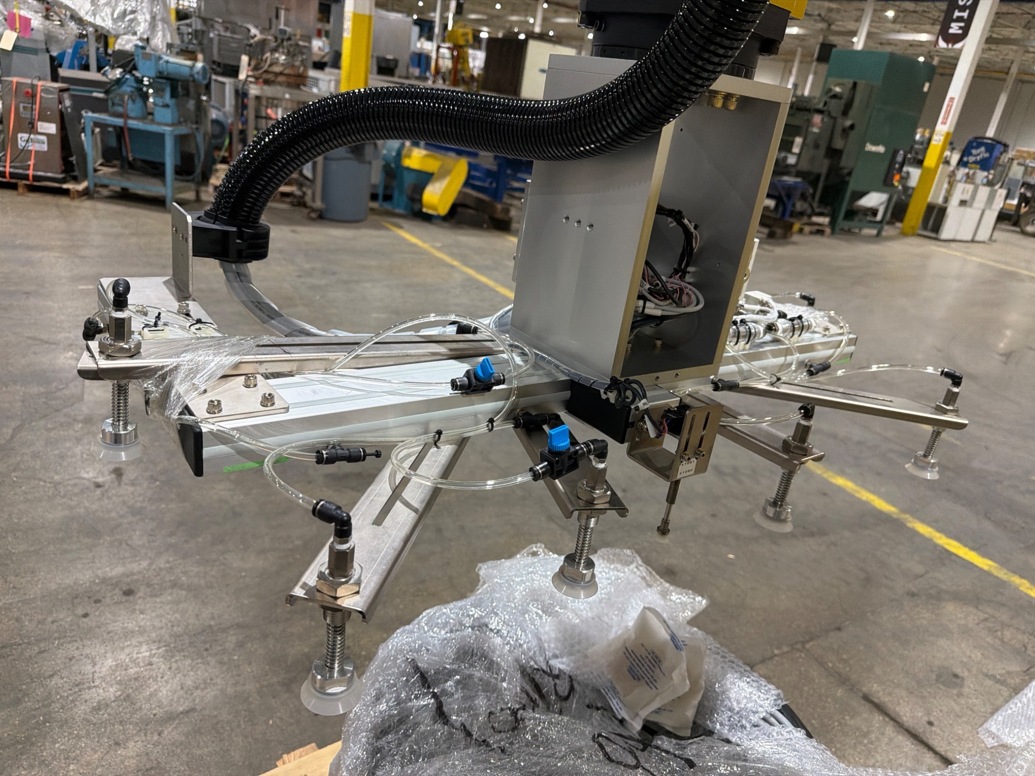 FANUC R‑2000iC/125L Complete with R‑30iB Plus Controller USED 6