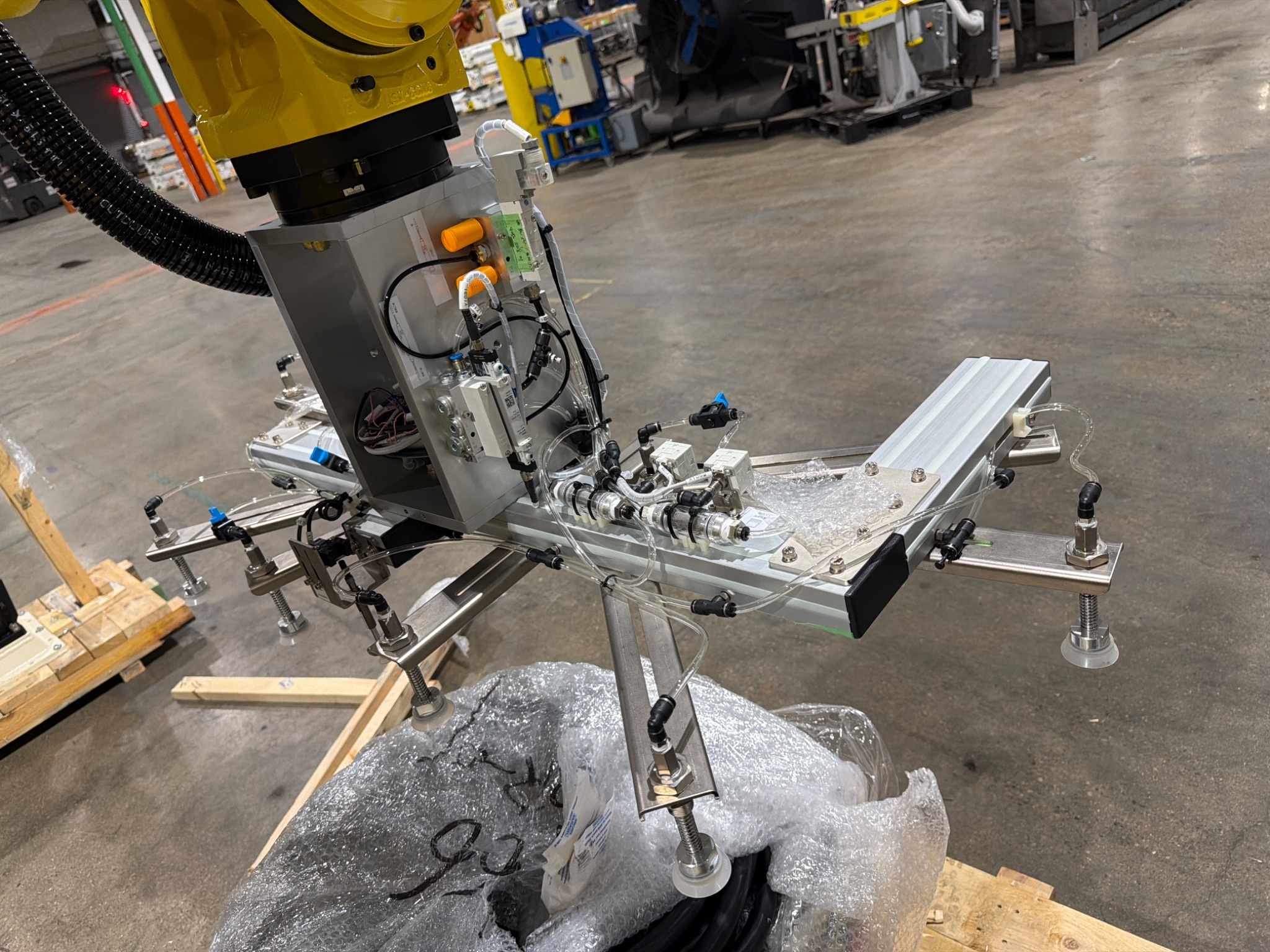 FANUC R‑2000iC/125L Complete with R‑30iB Plus Controller USED 7