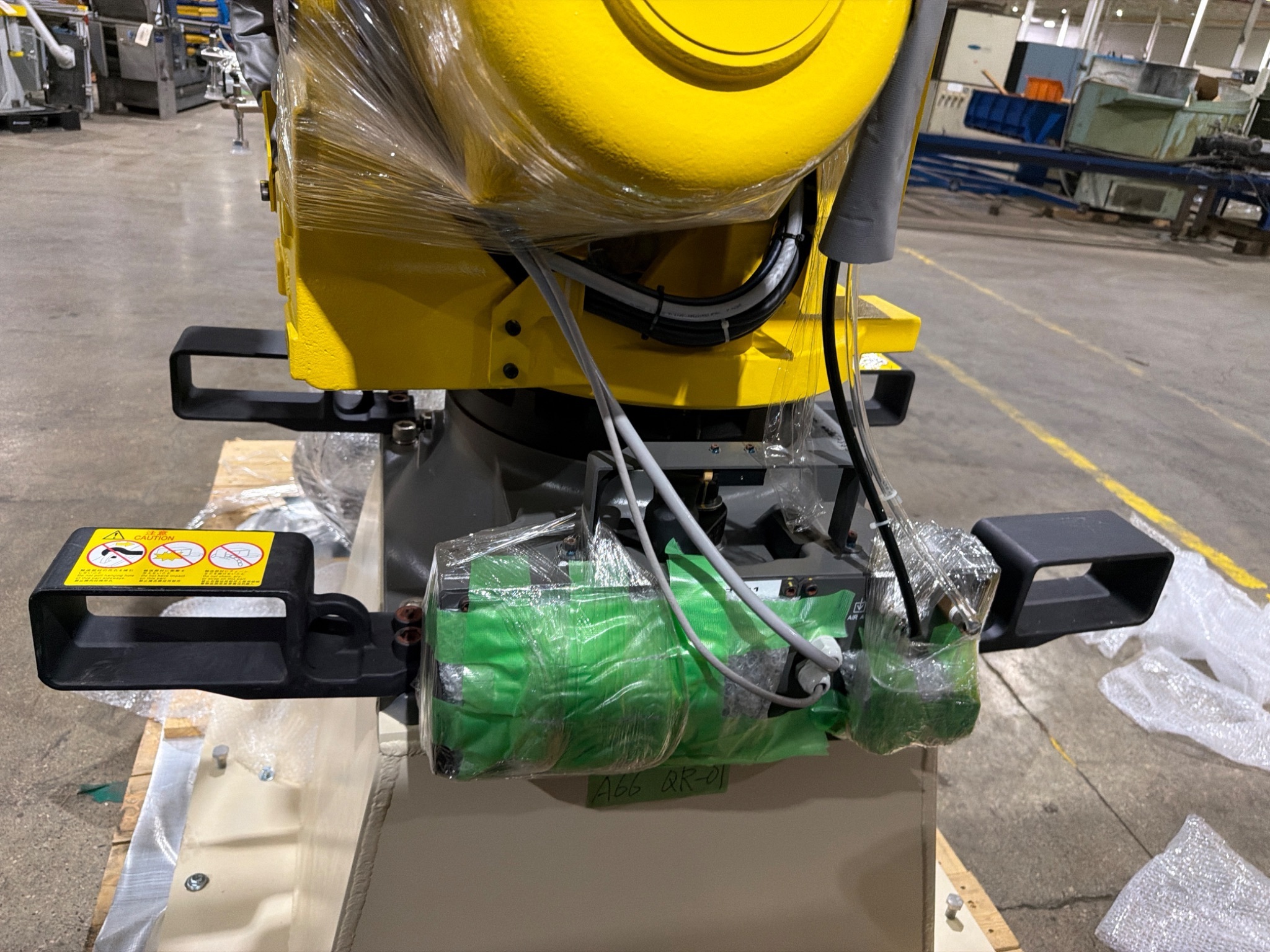 FANUC R‑2000iC/125L Complete with R‑30iB Plus Controller USED 8