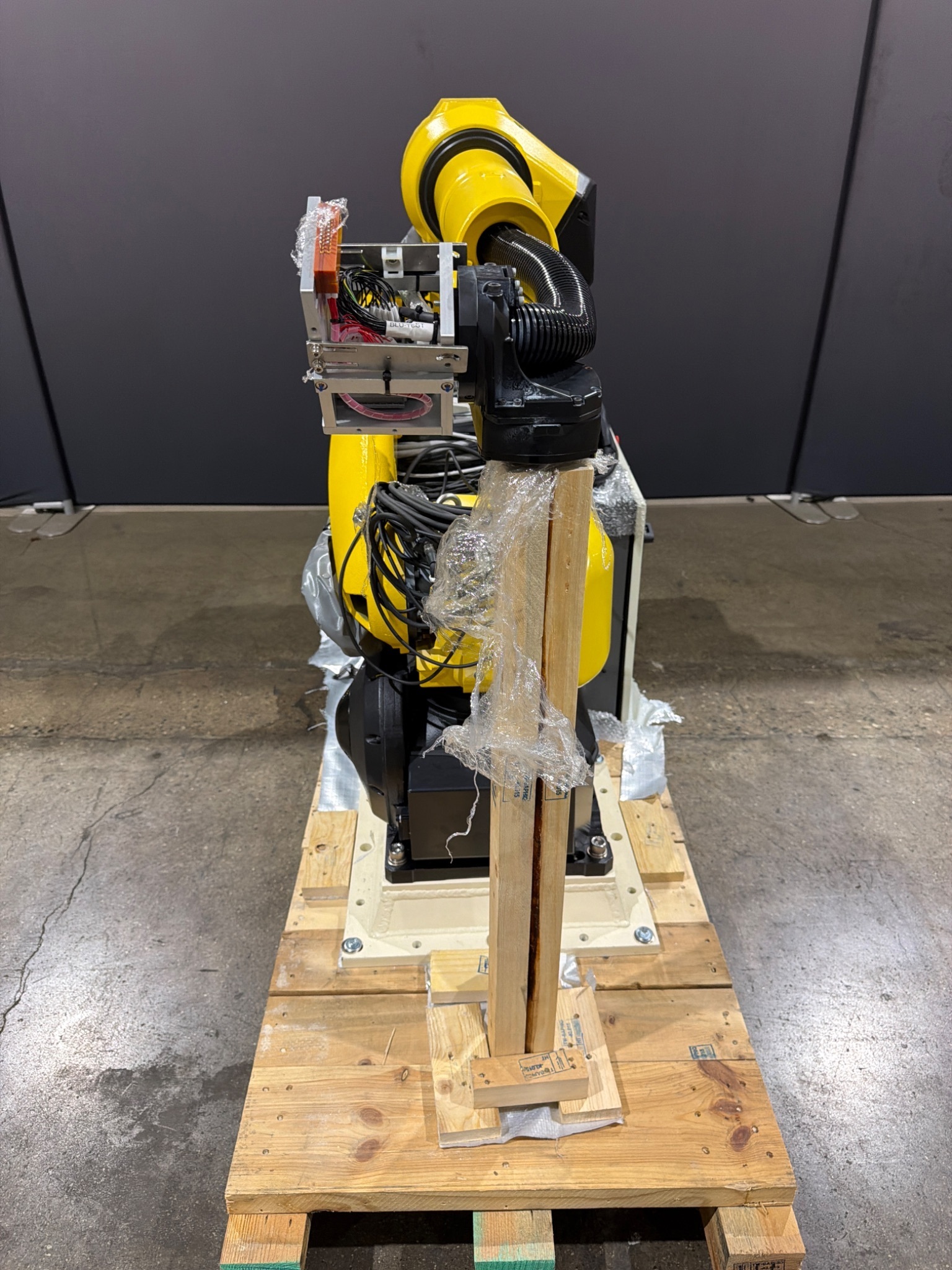 FANUC M‑10iD/10L Complete with R‑30iB Plus Controller USED 0