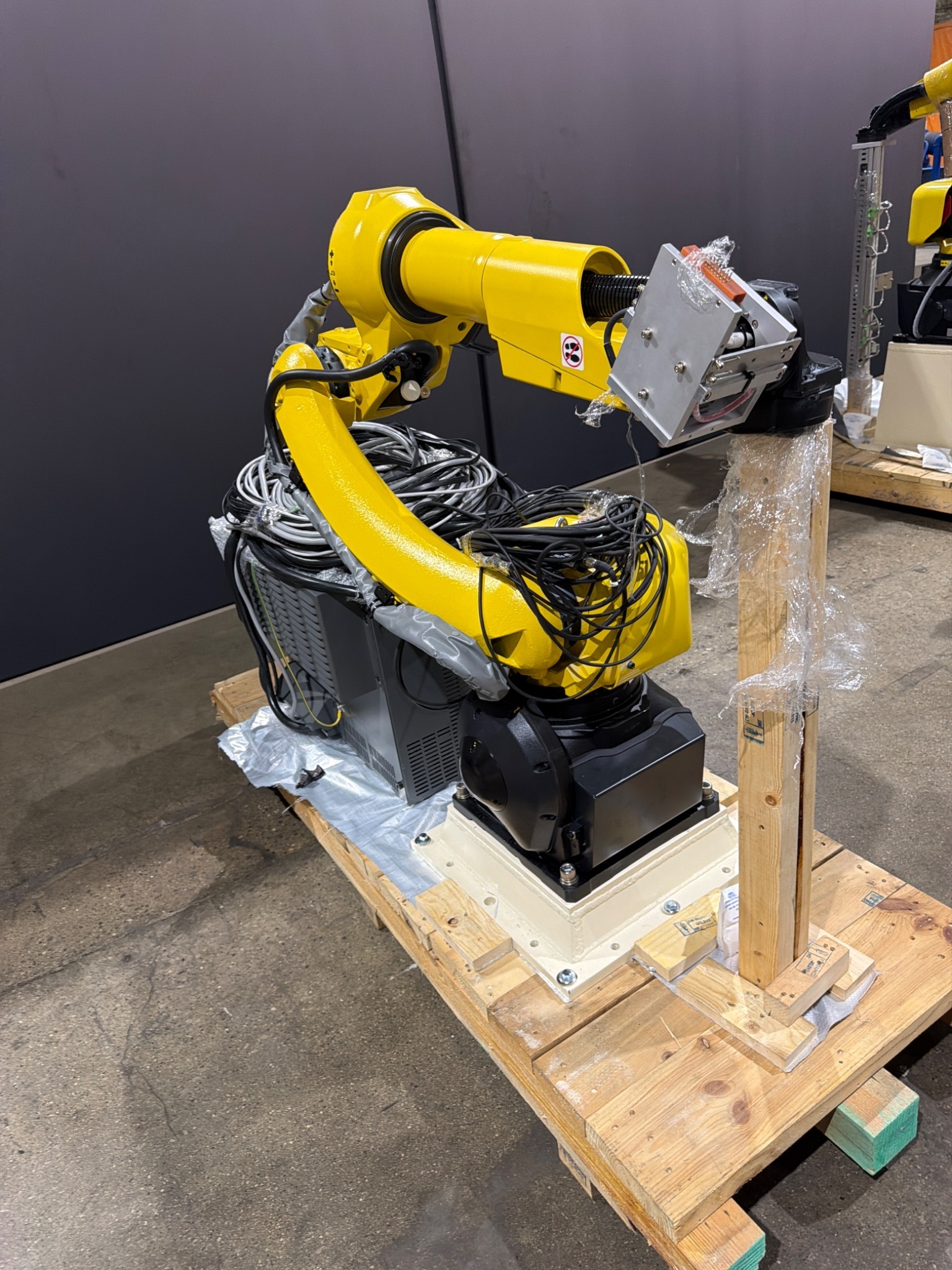 FANUC M‑10iD/10L Complete with R‑30iB Plus Controller USED 1