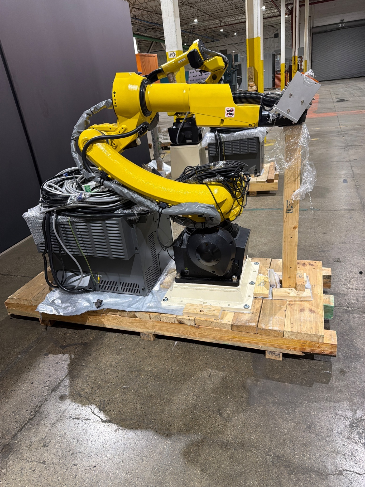 FANUC M‑10iD/10L Complete with R‑30iB Plus Controller USED 2