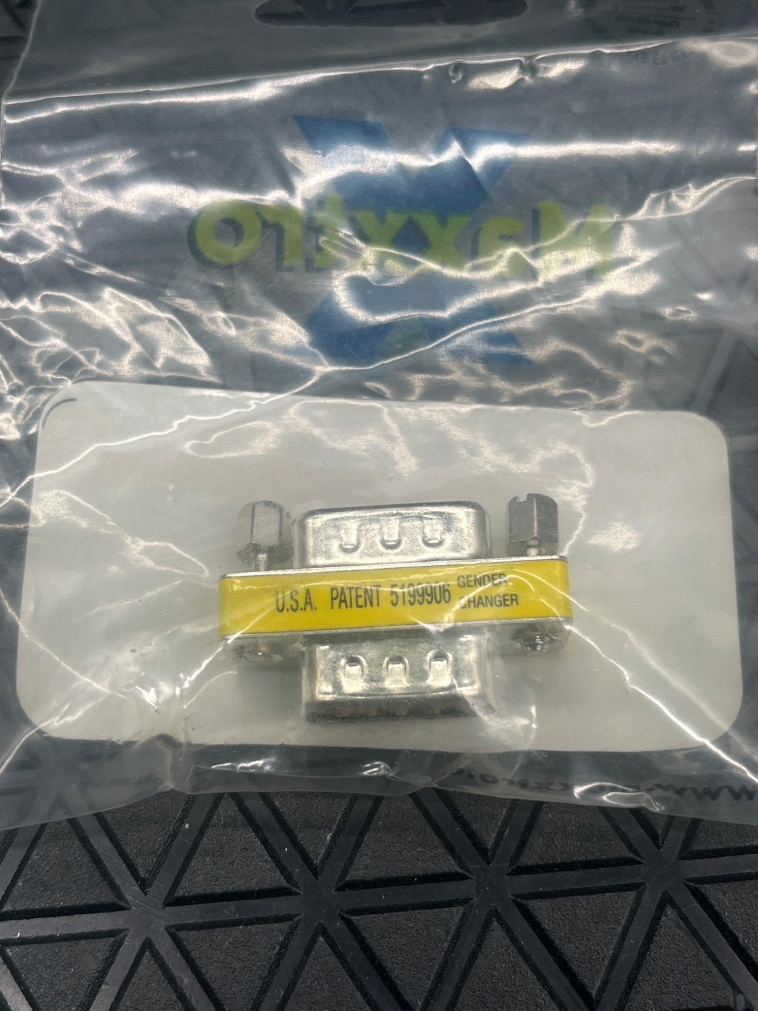 MAXXTRO PB‑376 DB9 Mini Gender Changer NEW 1