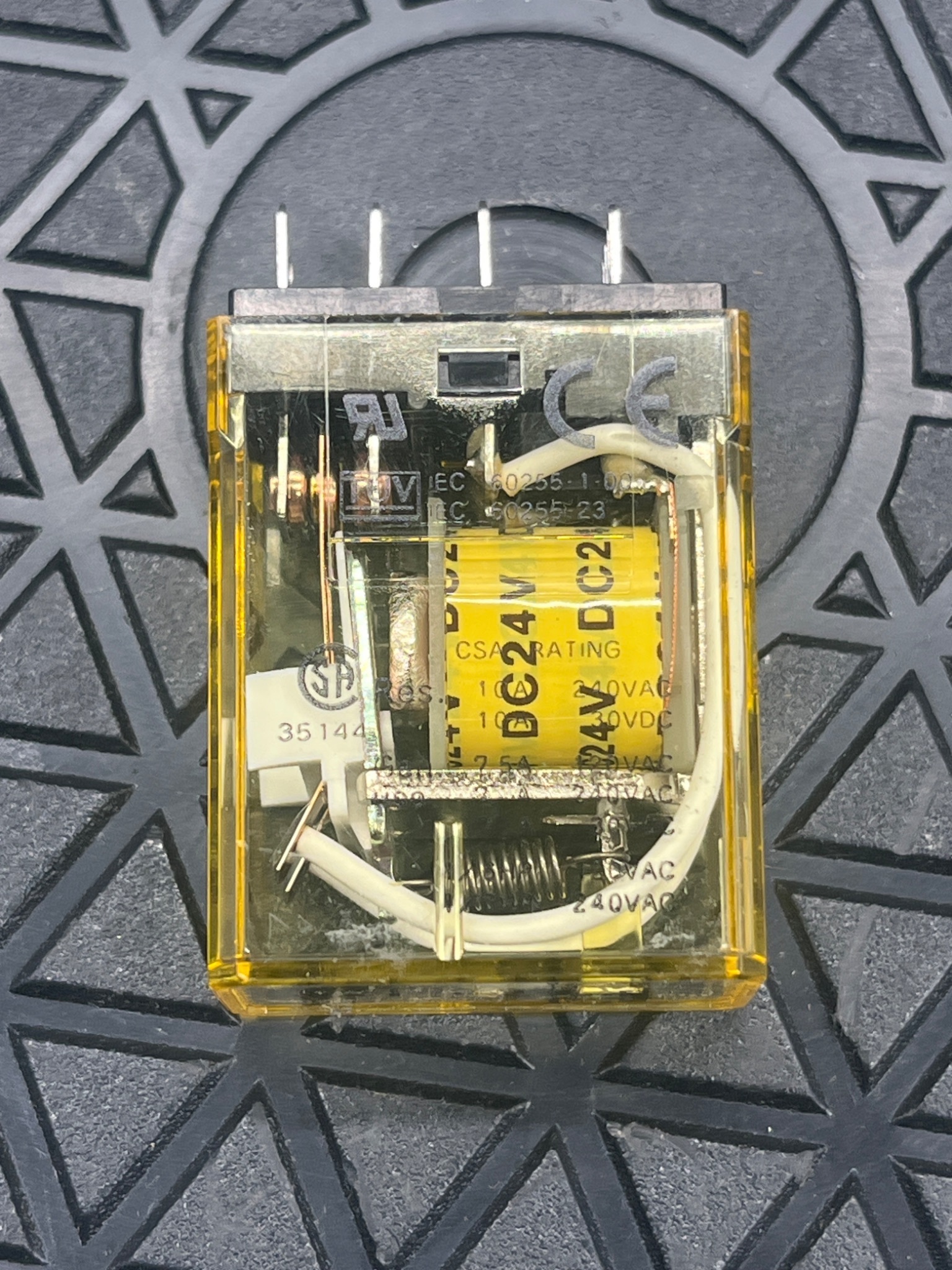 IDEC RH1B‑U Plug‑In Control Relay USED 3