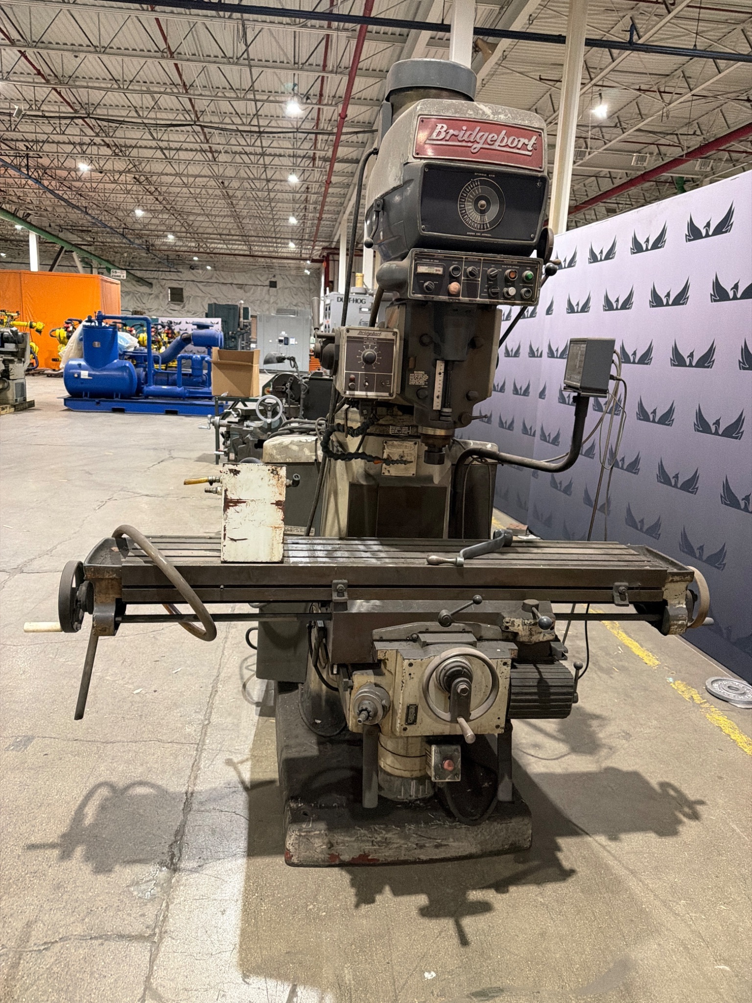BRIDGEPORT SERIES II Vertical Milling Machine with Digital Readout USED 1