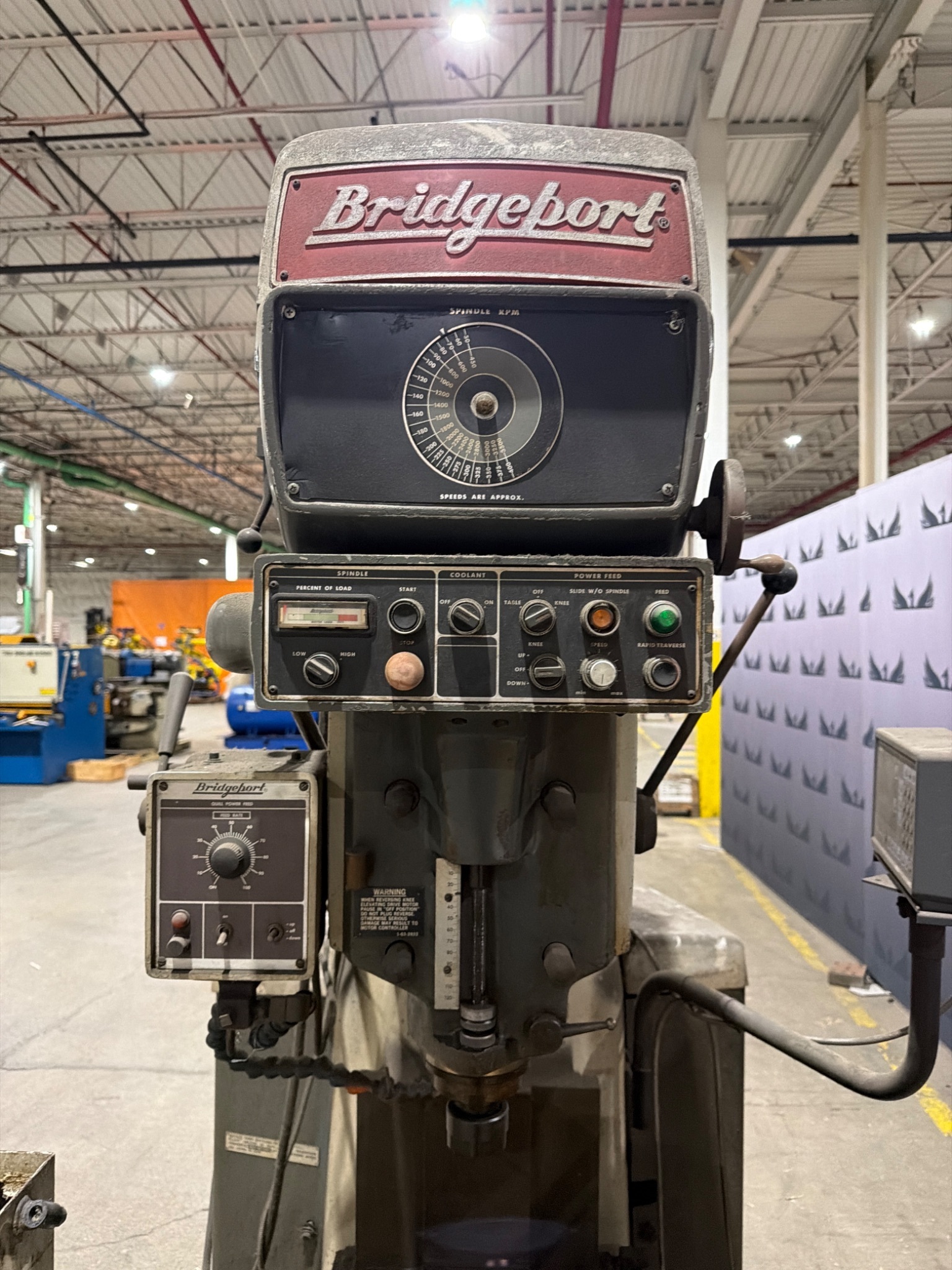 BRIDGEPORT SERIES II Vertical Milling Machine with Digital Readout USED 4