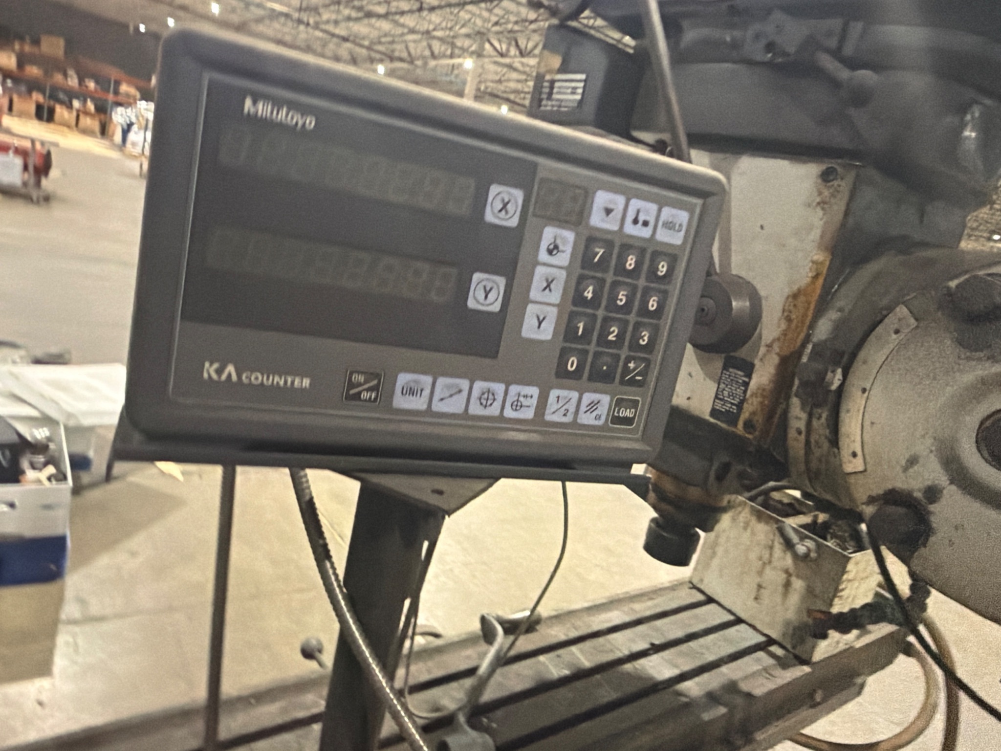 BRIDGEPORT SERIES II Vertical Milling Machine with Digital Readout USED 6