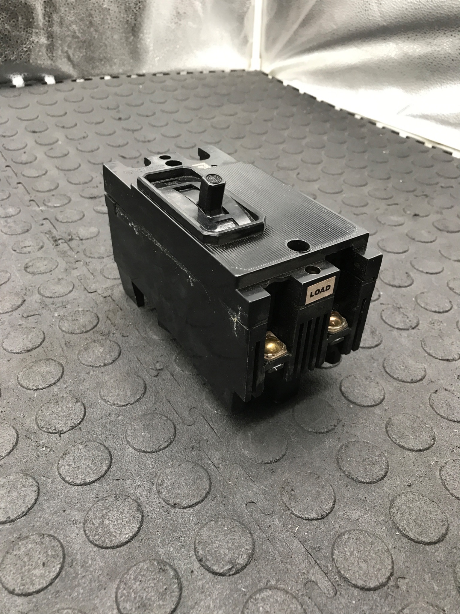 UND LAB INC EH2B020 Molded Case Circuit Breaker USED 1