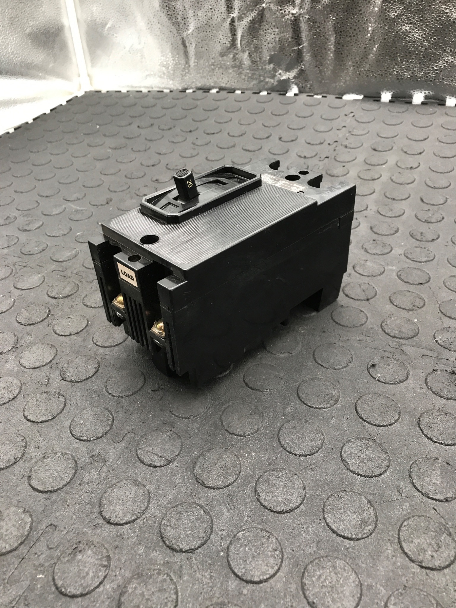 UND LAB INC EH2B020 Molded Case Circuit Breaker USED 2