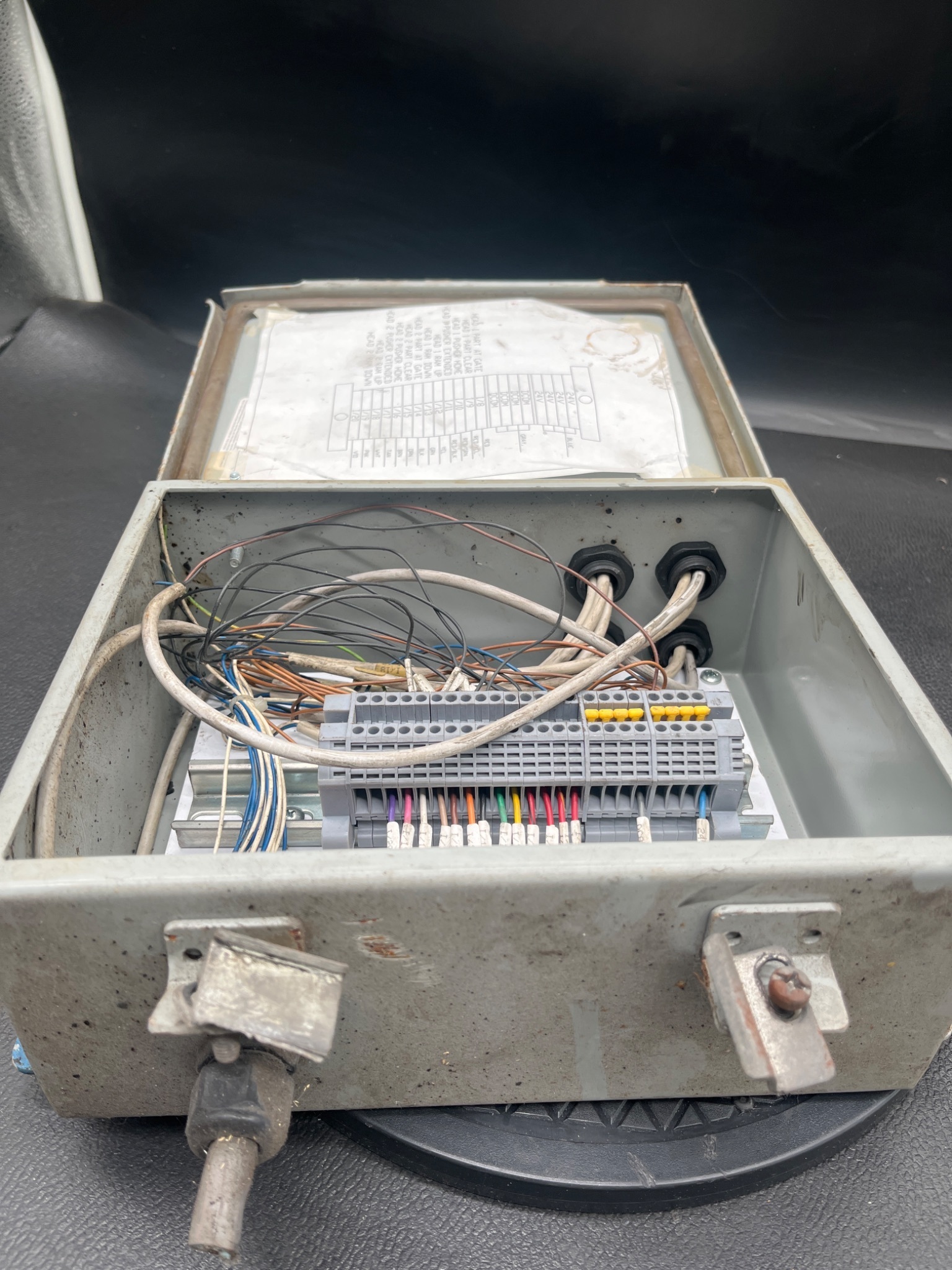 SCE SCE‑1008CH Industrial Control Enclosure with Terminal Block Assembly USED 2