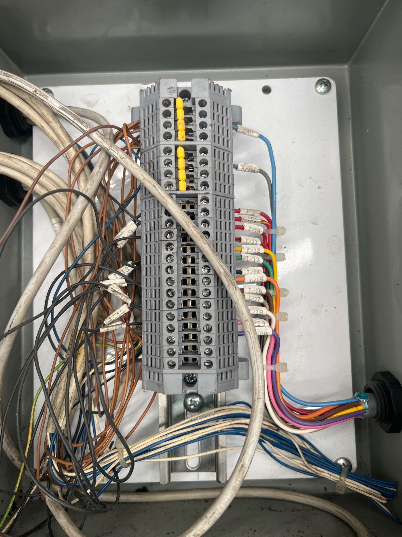 SCE SCE‑1008CH Industrial Control Enclosure with Terminal Block Assembly USED 3