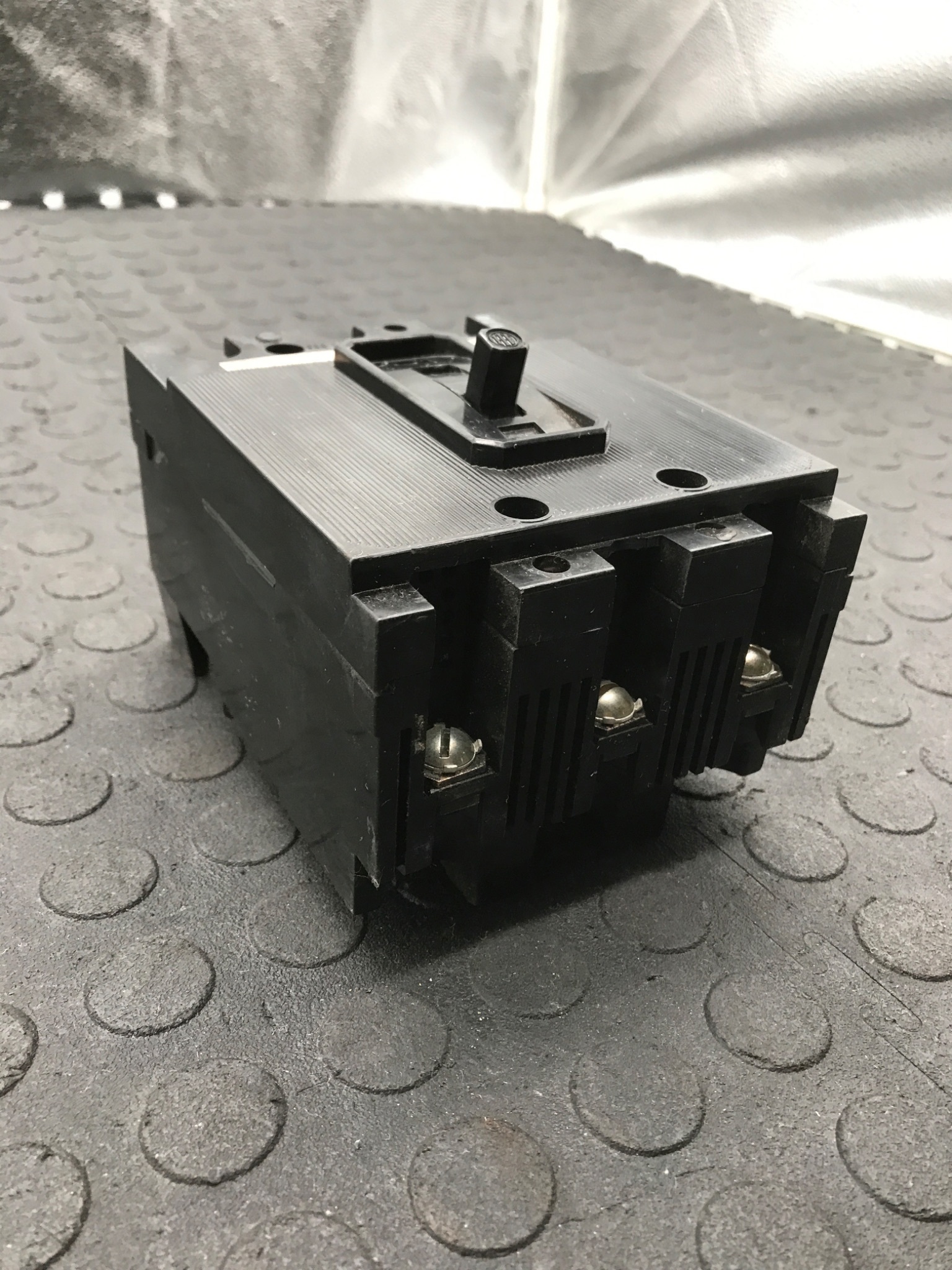 UND LAB INC EH3-B020 Molded Case Circuit Breaker USED 2