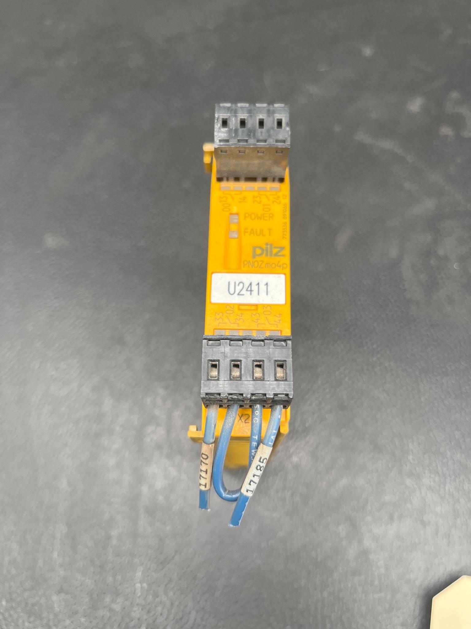 PILZ PNOZ mo4p Safety Output Module USED 1