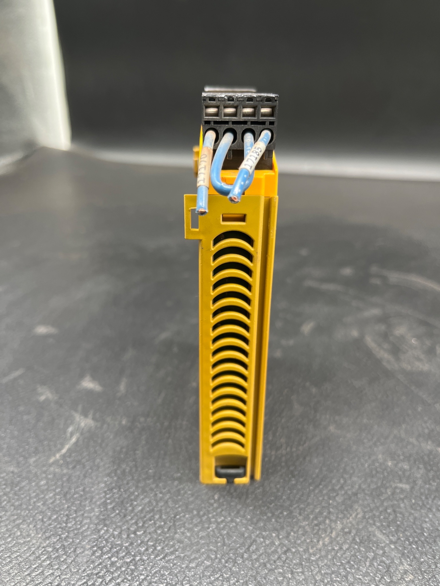 PILZ PNOZ mo4p Safety Output Module USED 2