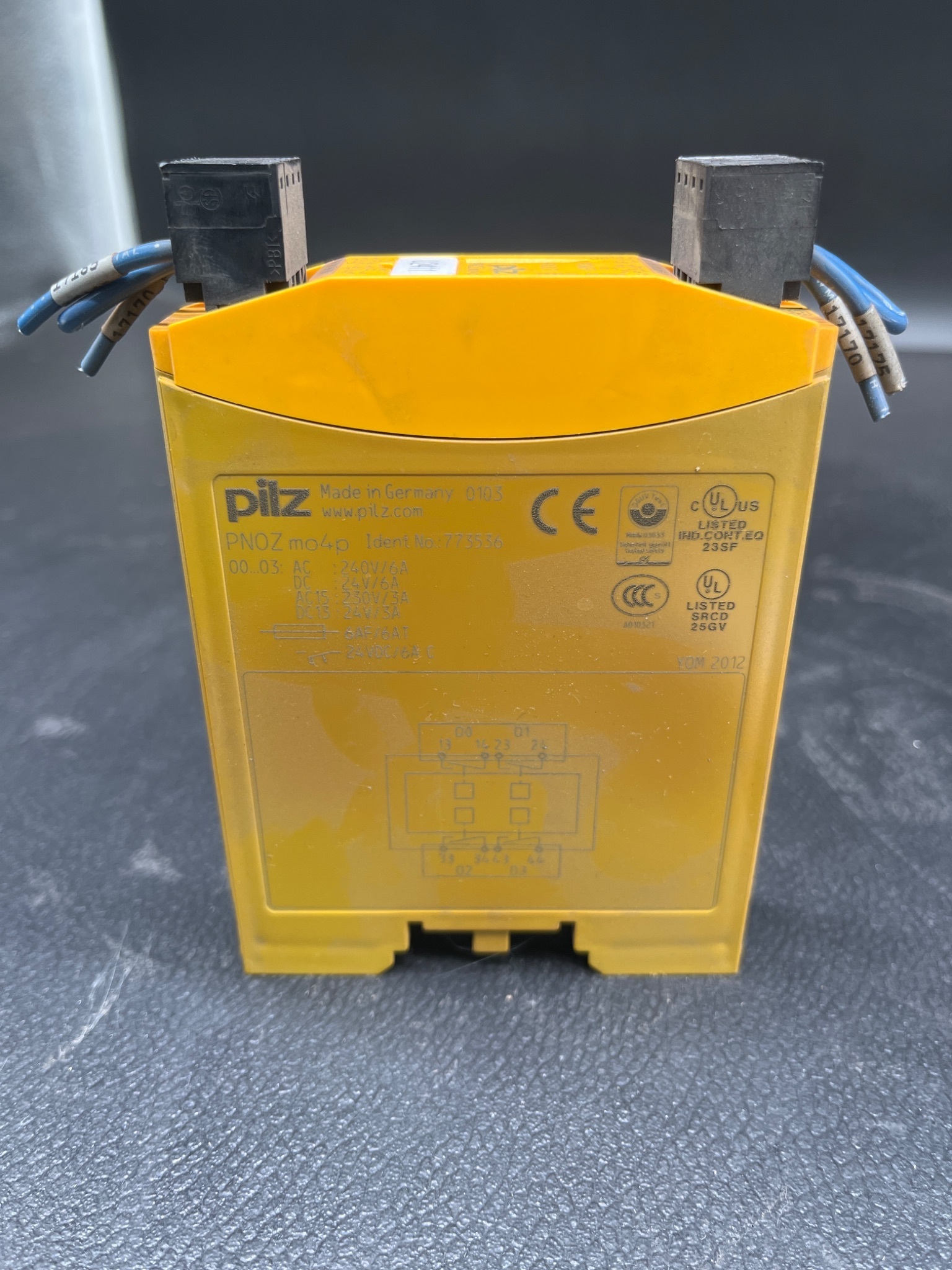 PILZ PNOZ mo4p Safety Output Module USED 3
