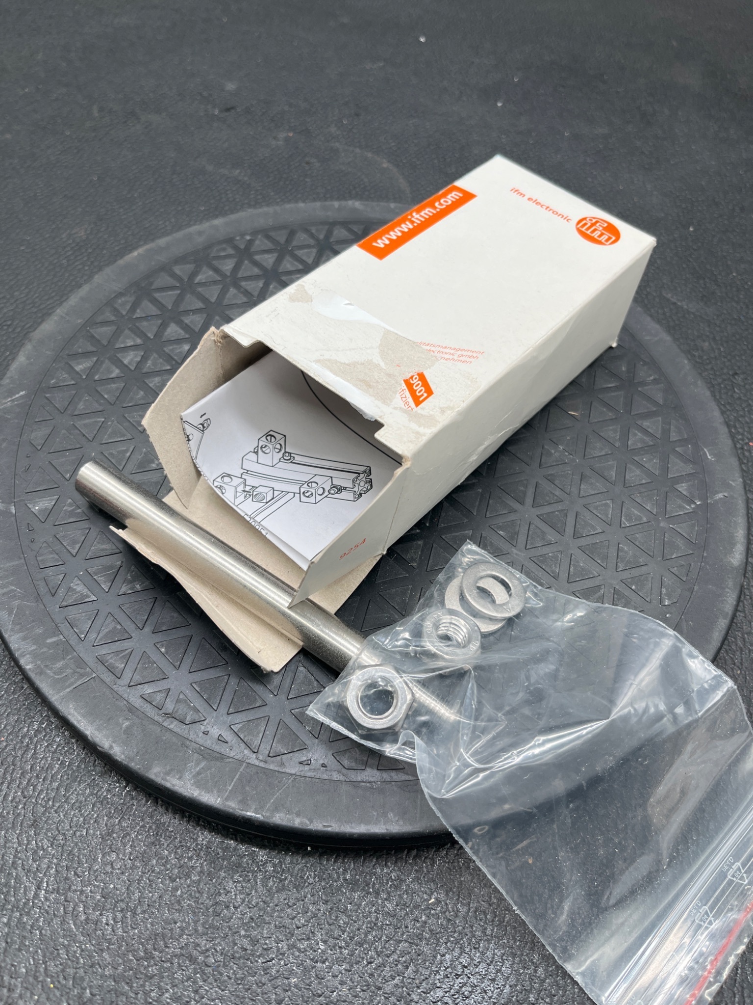 IFM ELECTRONIC E20938 Rod Mounting Straight D12mm NEW 1