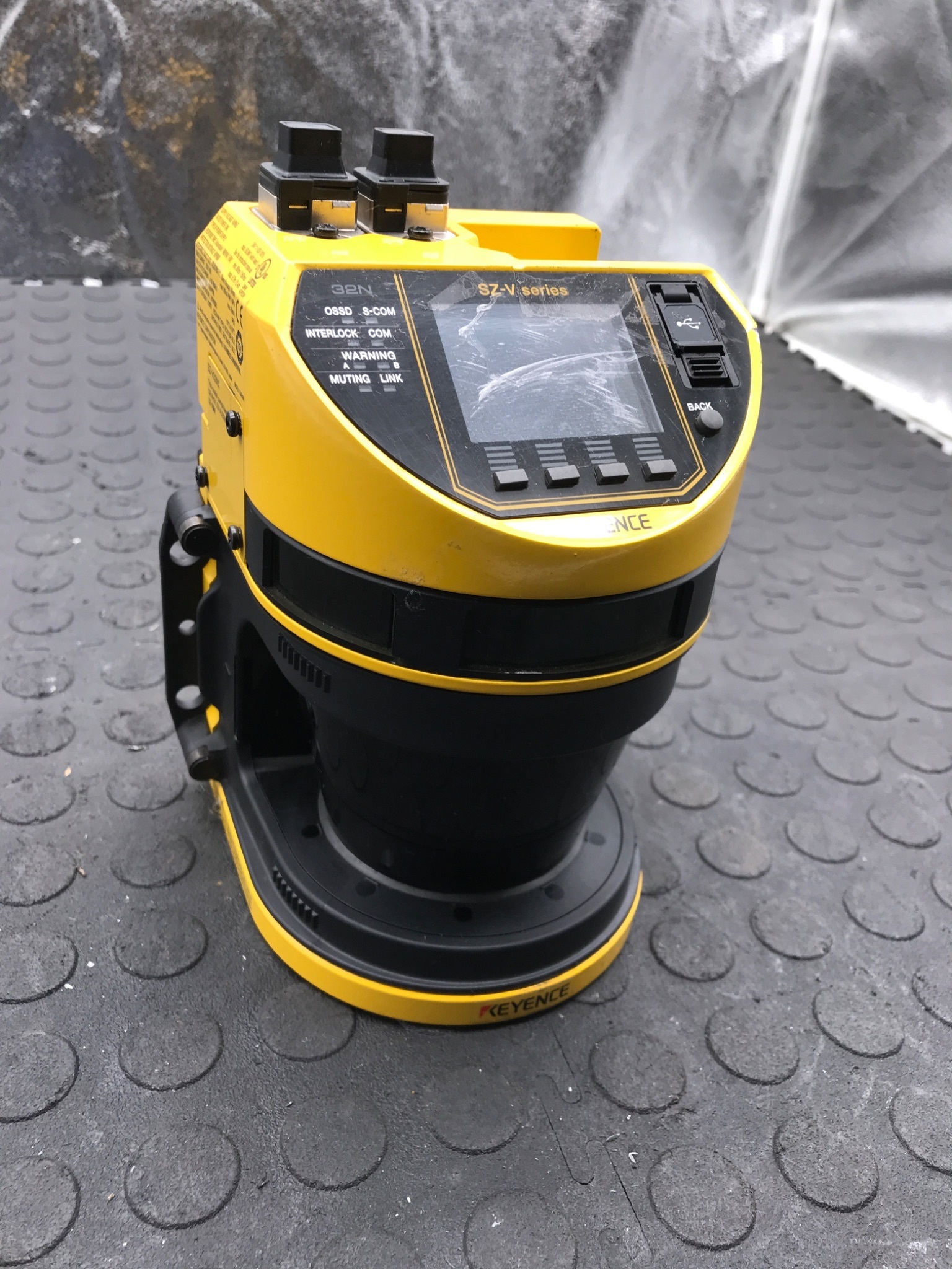 KEYENCE SZ‑V32NX Safety Laser Scanner USED 0