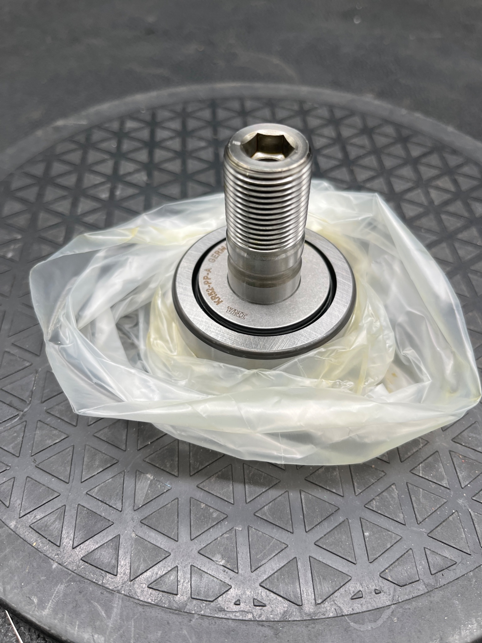 INA KR52‑PP‑A Track Roller / Stud Type Roller Bearing NEW 4