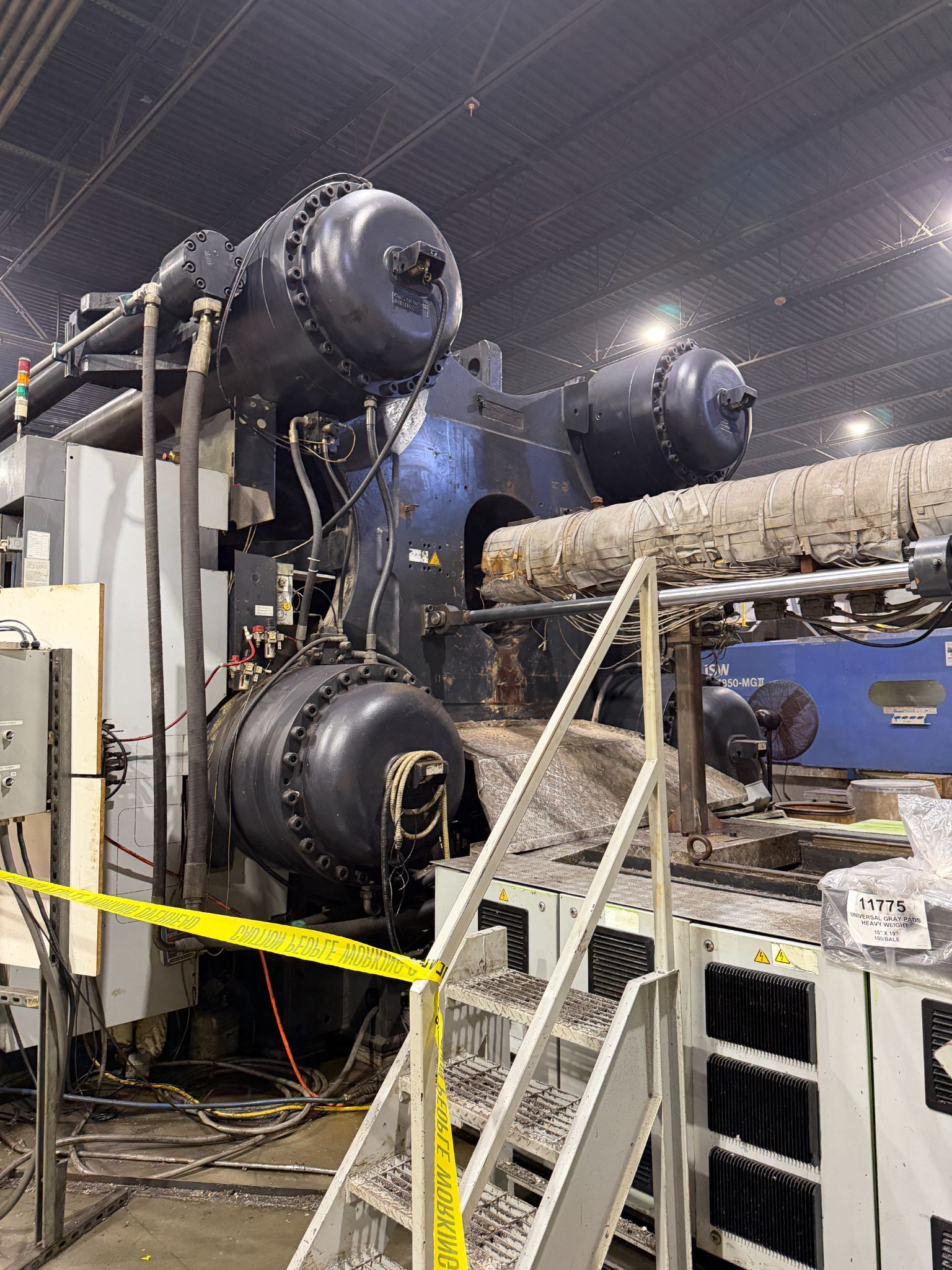 ENGEL DUO 23050/3200 PRO Two Platen Injection Molding Machine USED 8