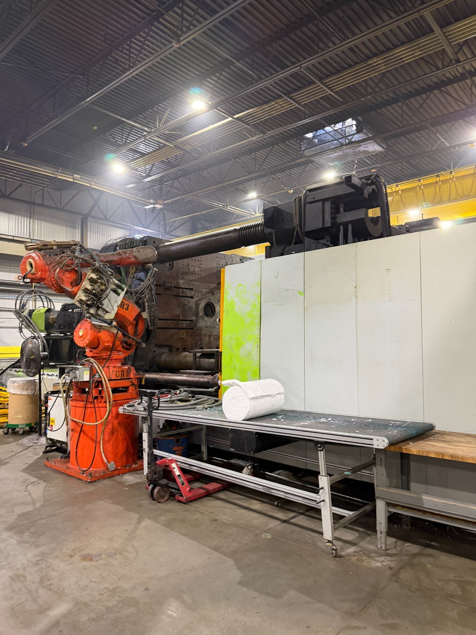 ENGEL DUO 23050/3200 PRO Two Platen Injection Molding Machine USED 1