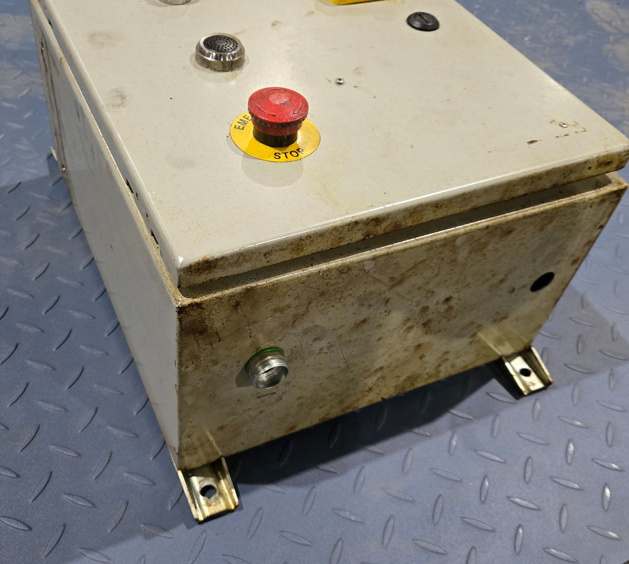 INDUSTRIAL ELECTRICAL CONTROL PANEL w/ E‑STOP & DISCONNECT USED 1