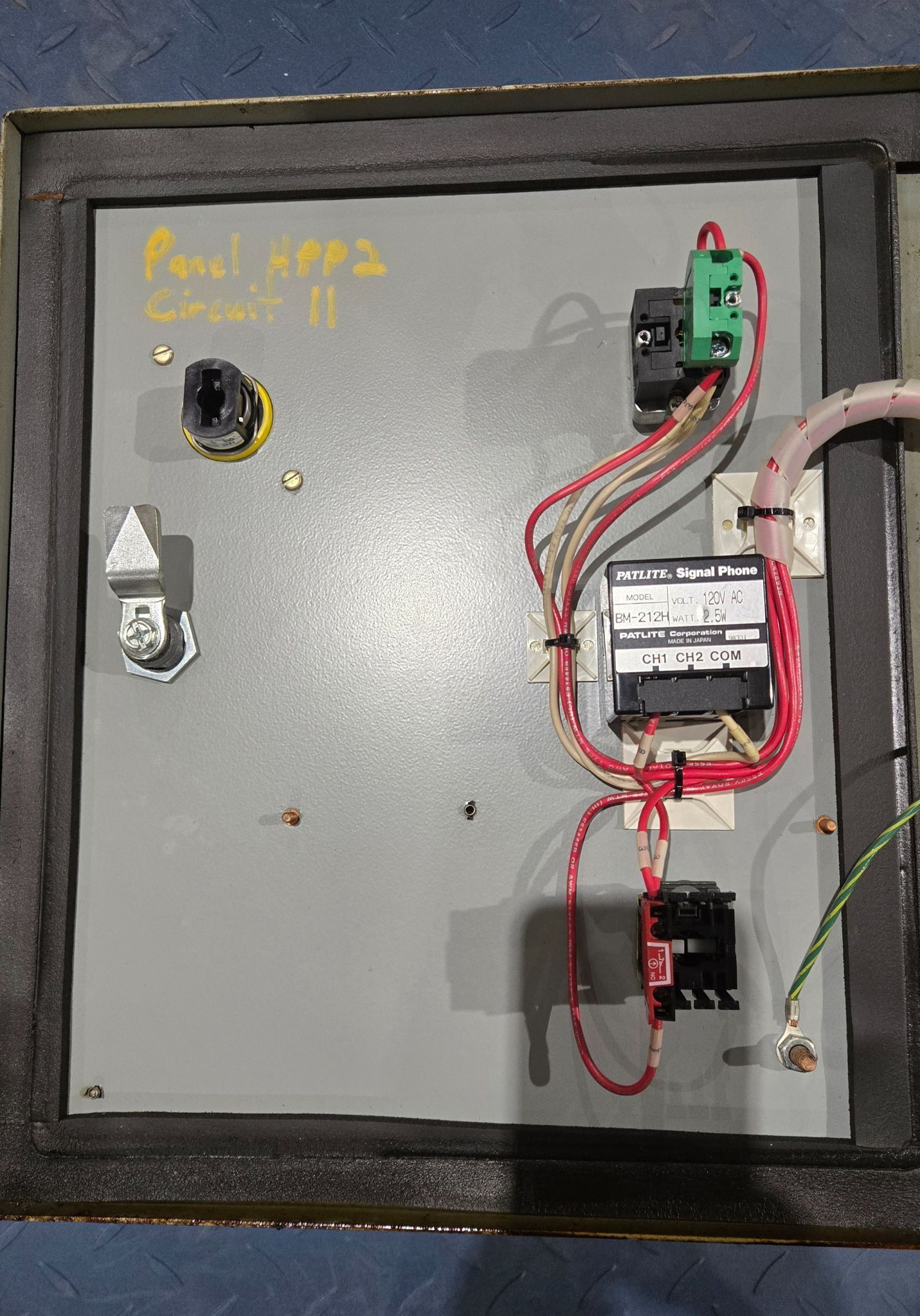 INDUSTRIAL ELECTRICAL CONTROL PANEL w/ E‑STOP & DISCONNECT USED 3
