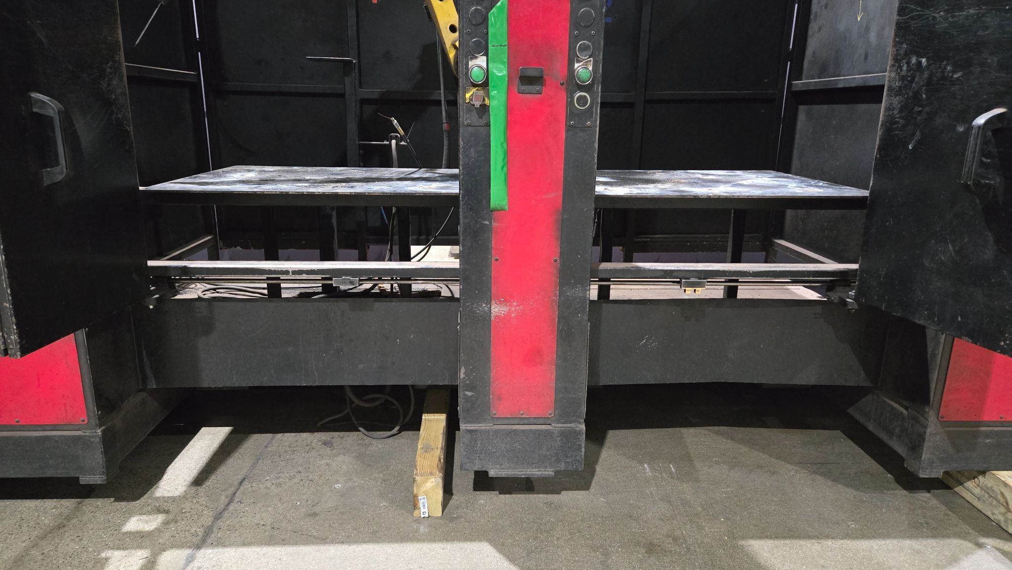 Lincoln Electric SYSTEM 30 Weld Cell w/ Fanuc Robot and Controls USED - AS IS 10