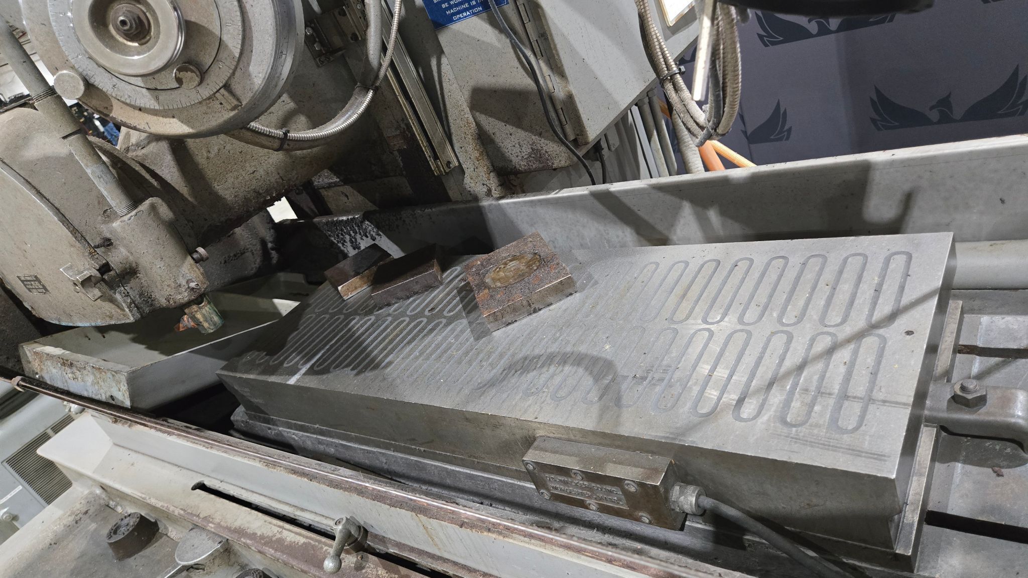 GALLMEYER & LIVINGSTON 550 RECIPORCATING SURFACE GRINDER USED 1