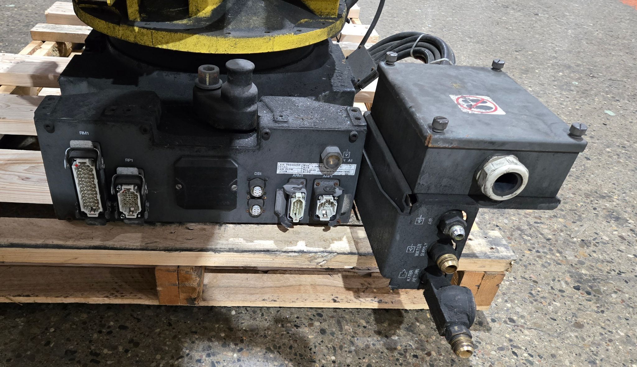 FANUC R-2000iB/210F w/ R-30iB Controls USED - Missing Teach Pendant 7