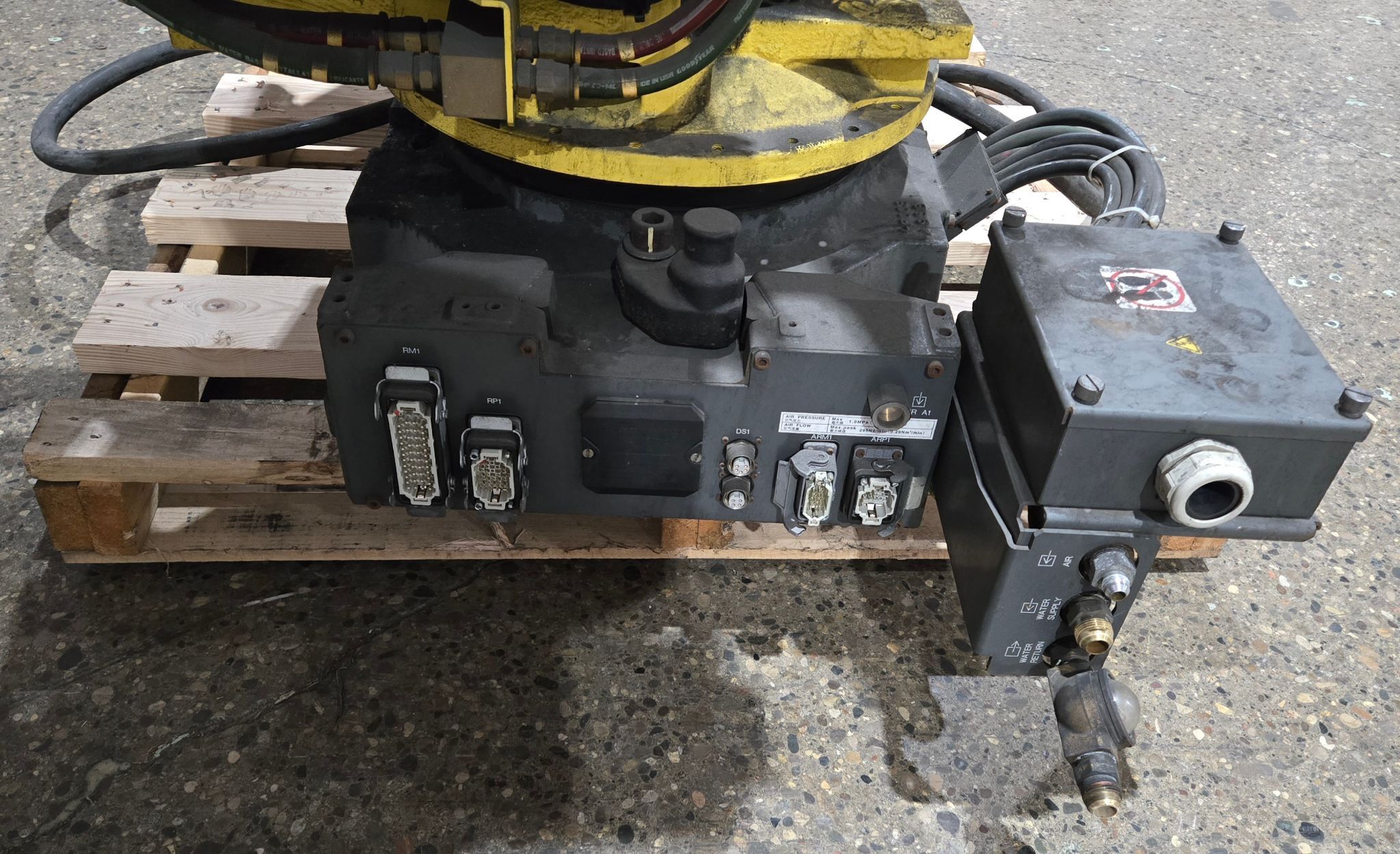 FANUC R-2000iB/210F w/ R-30iB Controls USED - Missing Teach Pendant 5
