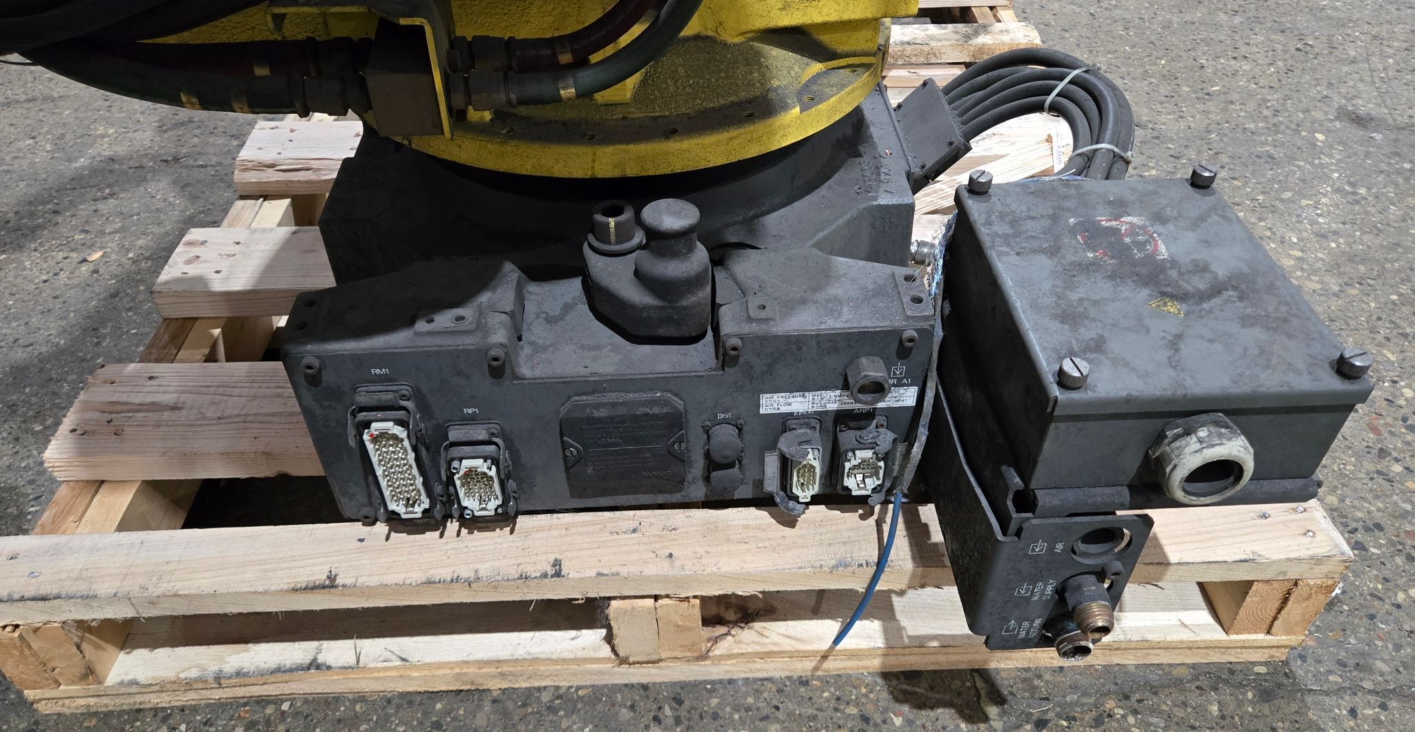 FANUC R-2000iB/210F Complete w/ R-30iB Controls USED 7