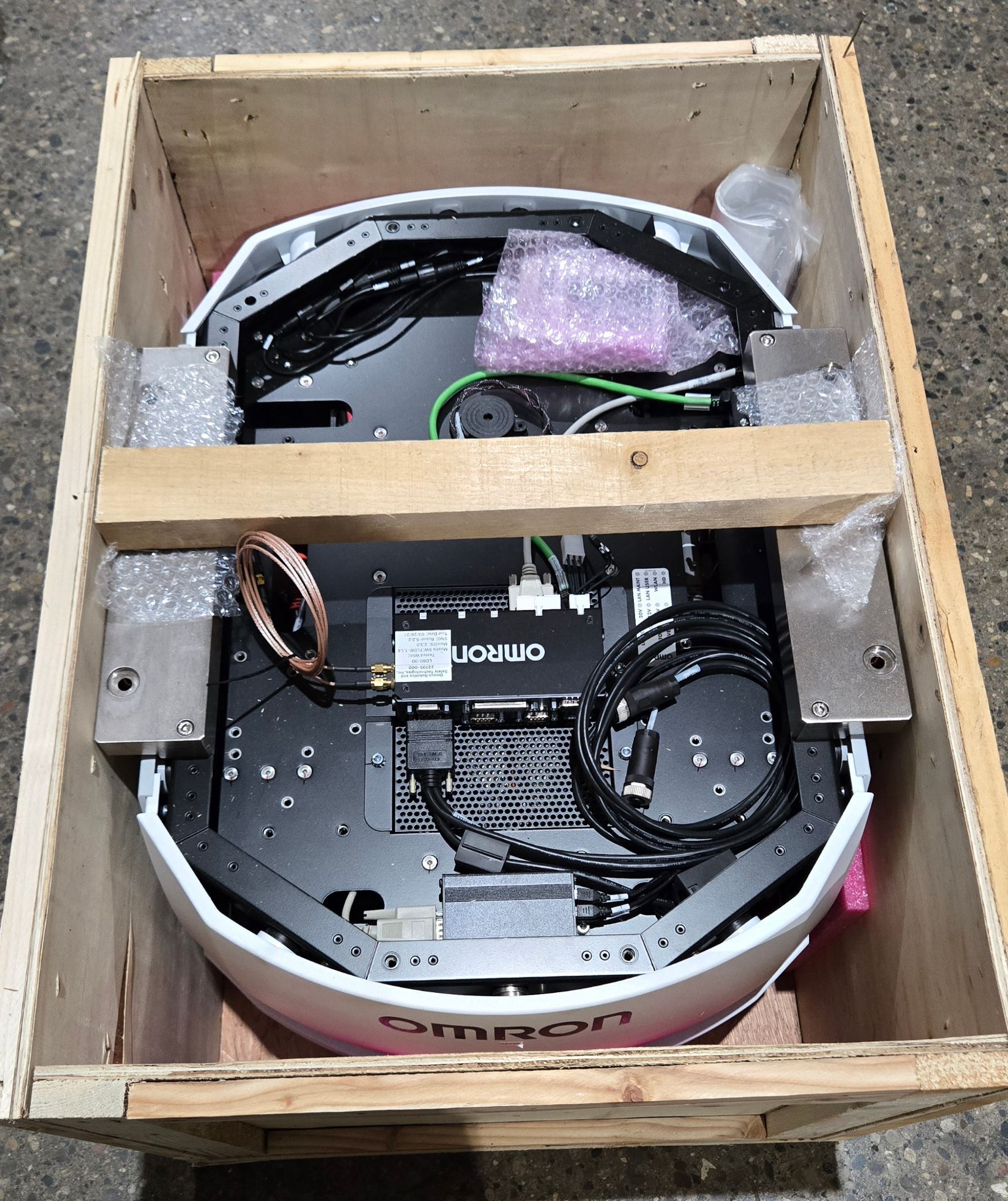 OMRON LD-90X SELF NAVIGATING AUTONOMOUS ROBOT NEW 3