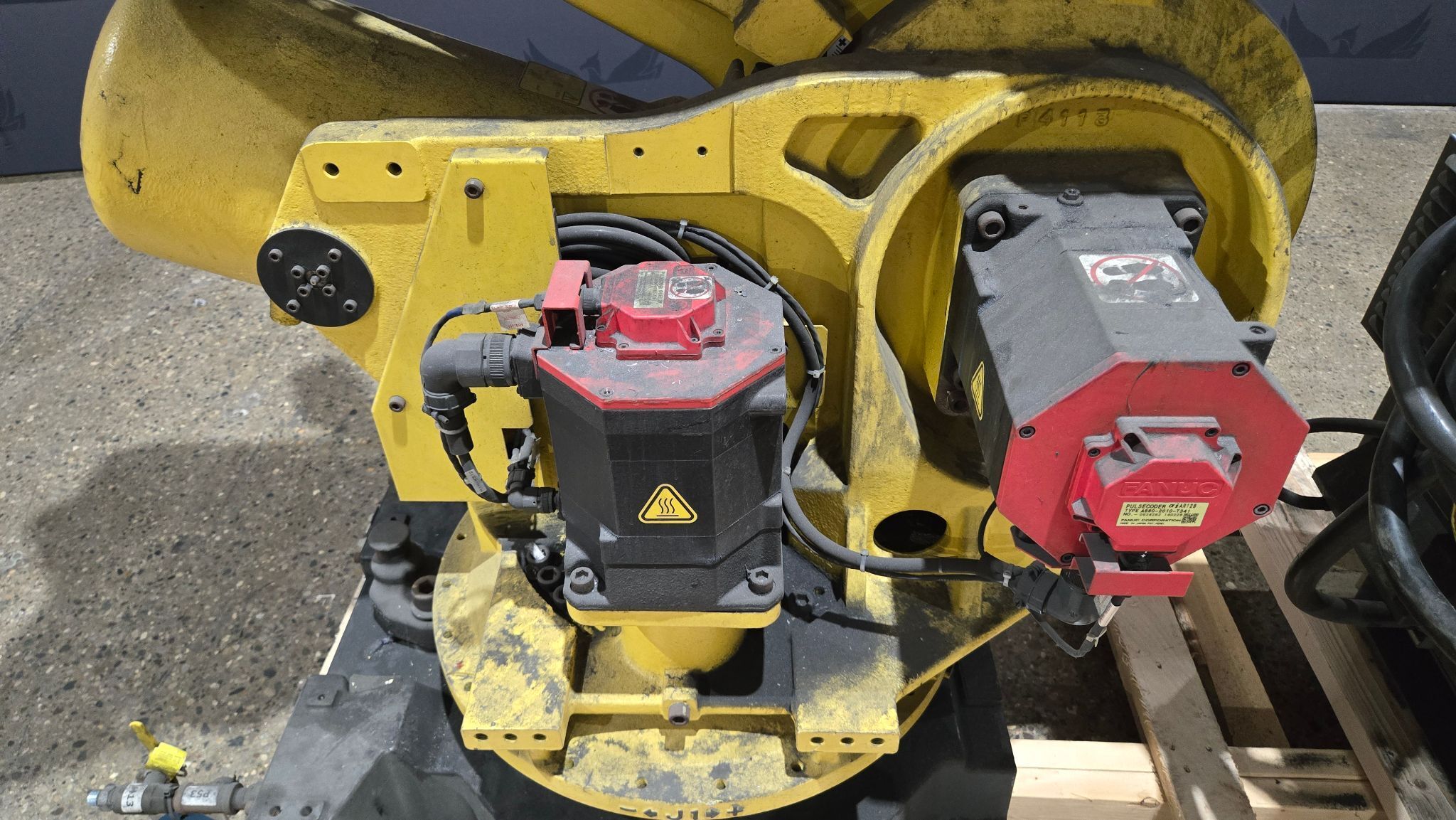 FANUC R-2000IB/210F Complete w/ R-30iB Controls USED - Damaged Pendant 2