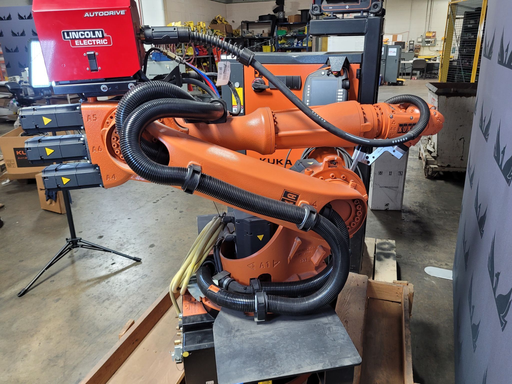 KUKA KR16 L6-2 w/ KR C4 Controls Lincoln R550 Weld Package & TT3A Reamer NEW 2