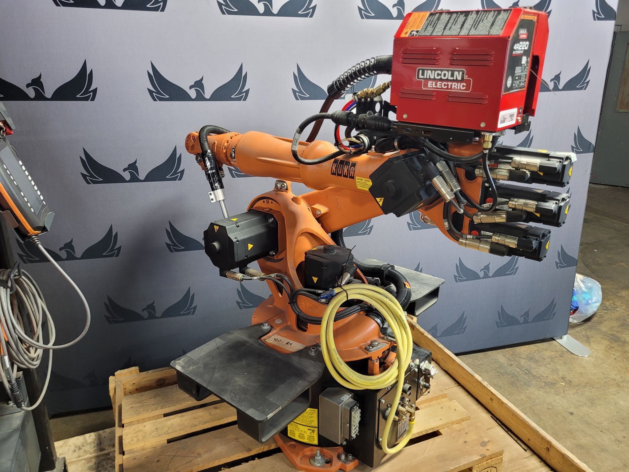 KUKA KR16 L6-2 w/ KR C4 Controls Lincoln R550 Weld Package & TT3A Reamer NEW 3
