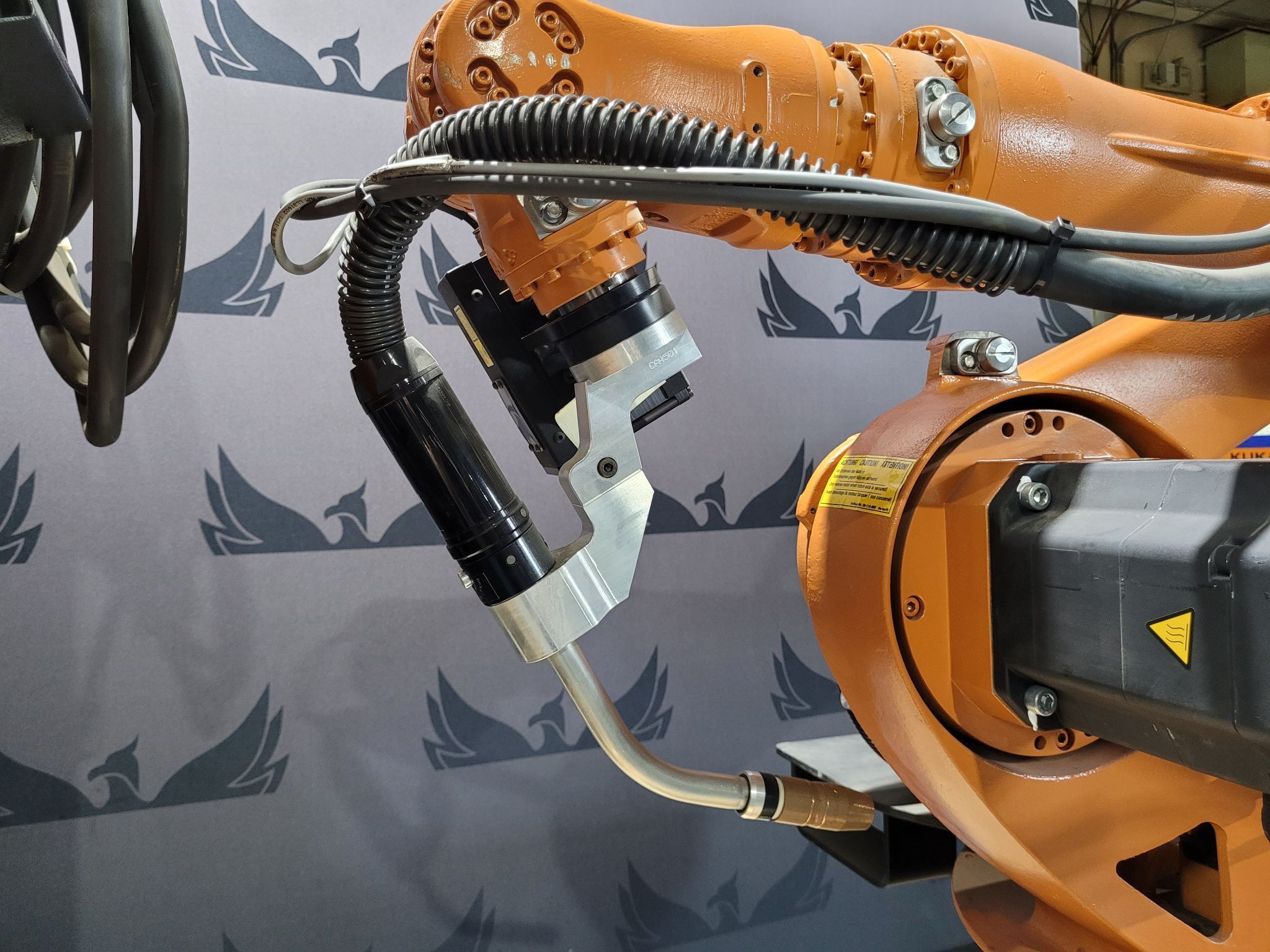 KUKA KR16 L6-2 w/ KR C4 Controls Lincoln R550 Weld Package & TT3A Reamer NEW 1