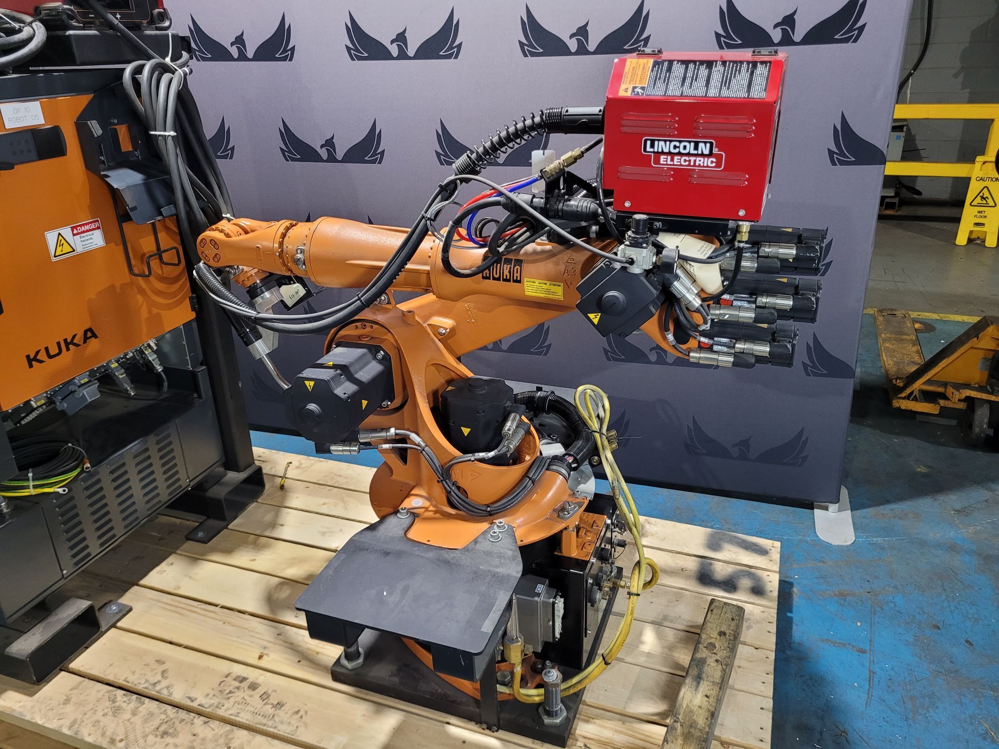 KUKA KR16 L6-2 w/ KR C4 Controls Lincoln R550 Weld Package & TT3A Reamer NEW 6