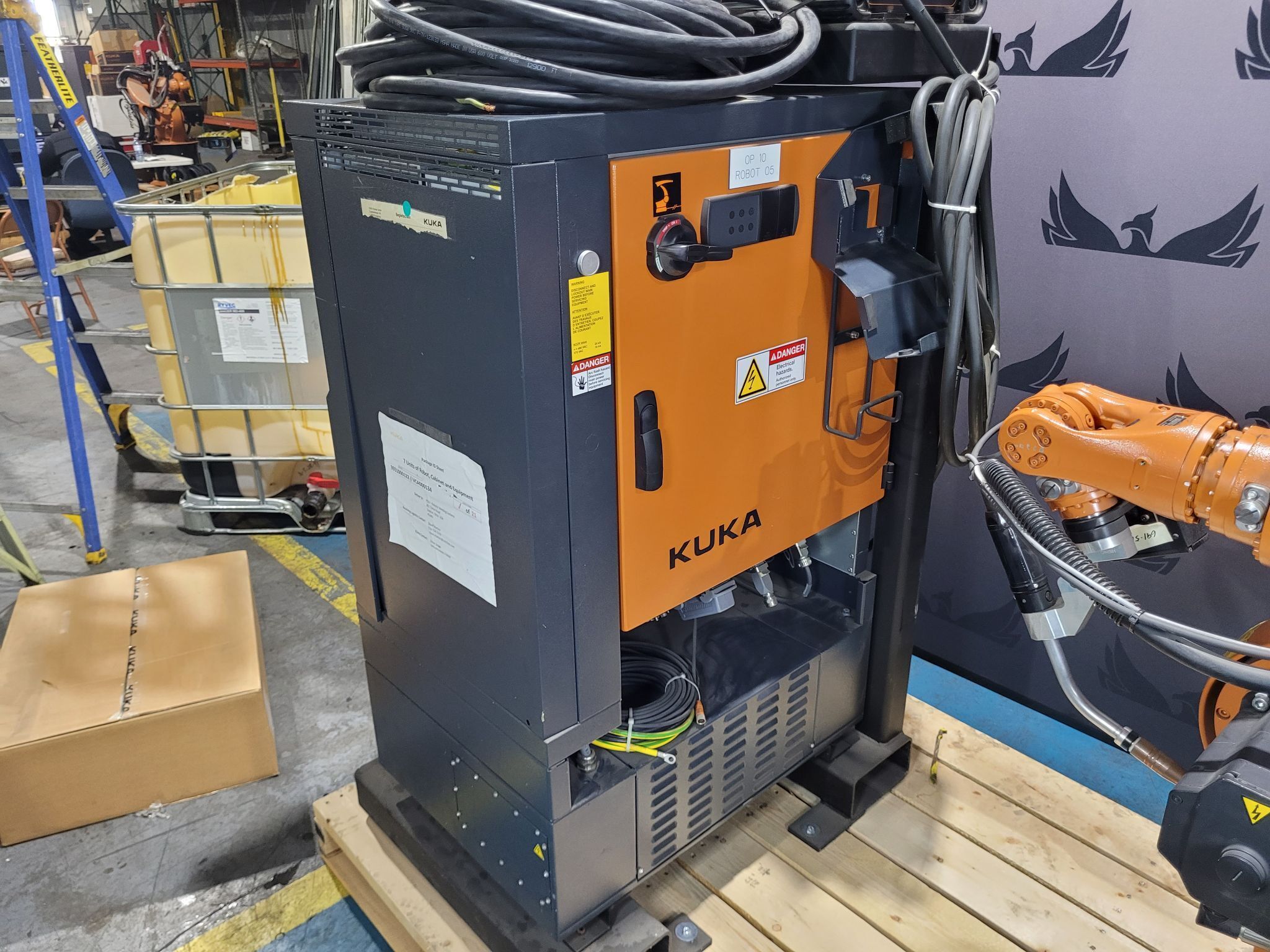 KUKA KR16 L6-2 w/ KR C4 Controls Lincoln R550 Weld Package & TT3A Reamer NEW 9