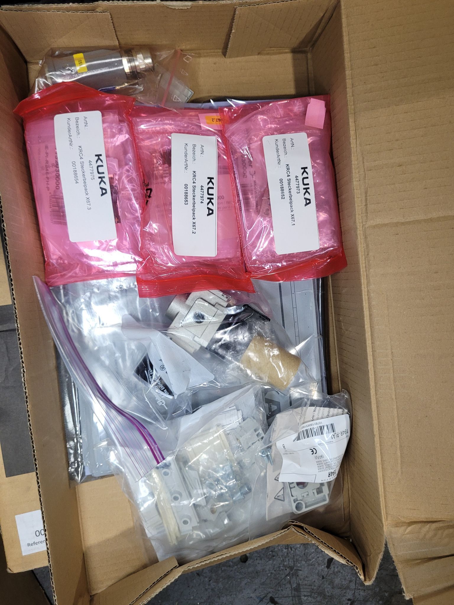 KUKA KR16 L6-2 w/ KR C4 Controls Lincoln R550 Weld Package & TT3A Reamer NEW 23