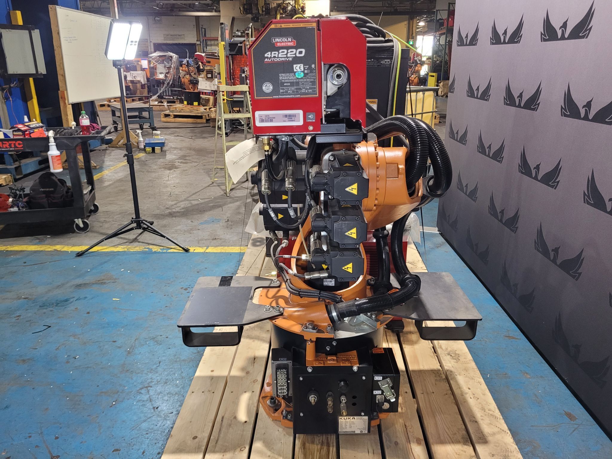 KUKA KR16 L6-2 w/ KR C4 Controls Lincoln R550 Weld Package & TT3A Reamer NEW 5