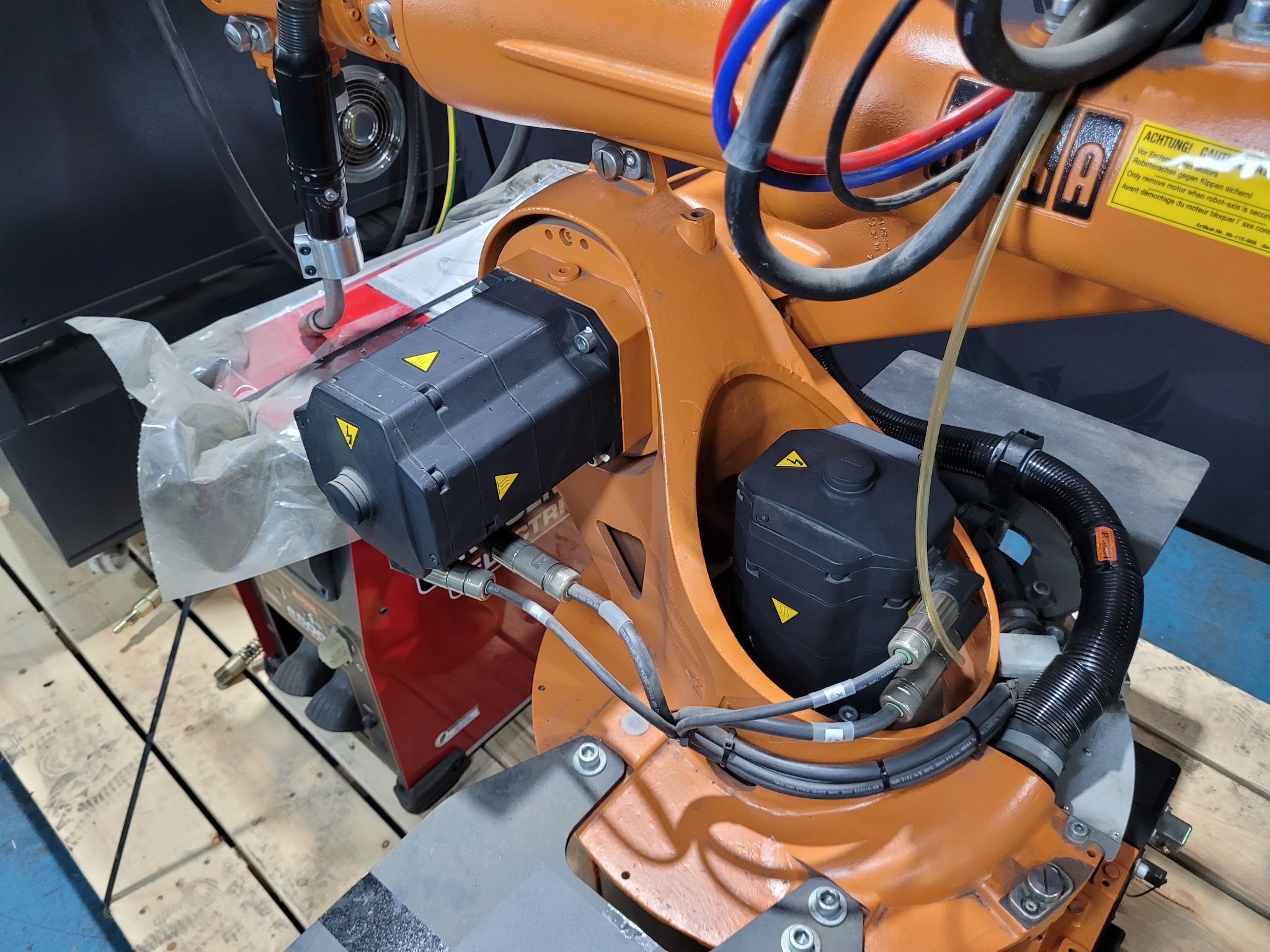 KUKA KR16 L6-2 w/ KR C4 Controls Lincoln R550 Weld Package & TT3A Reamer NEW 7