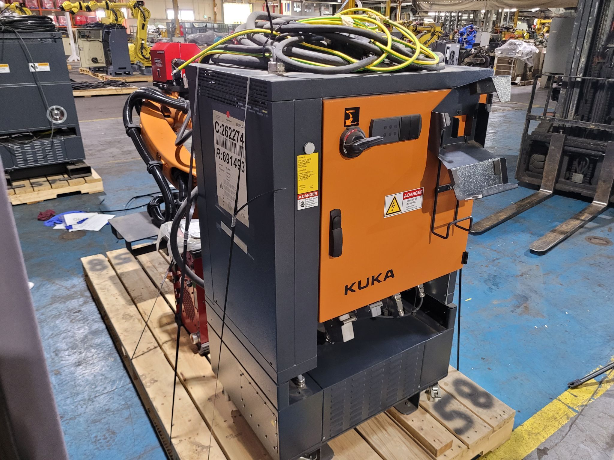 KUKA KR16 L6-2 w/ KR C4 Controls Lincoln R550 Weld Package & TT3A Reamer NEW 8