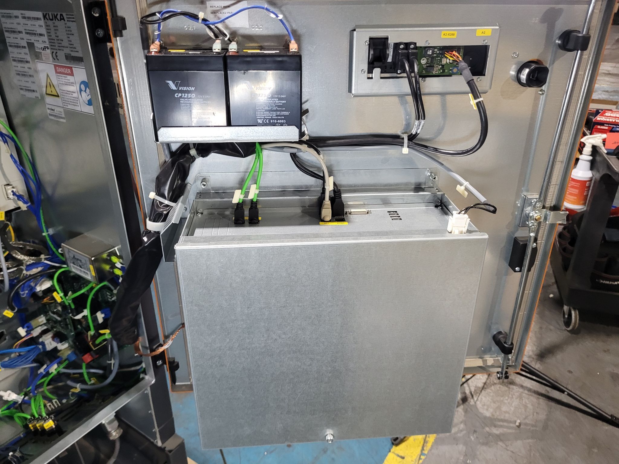 KUKA KR16 L6-2 w/ KR C4 Controls Lincoln R550 Weld Package & TT3A Reamer NEW 11