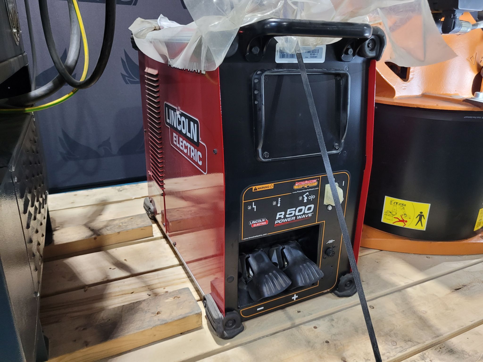 KUKA KR16 L6-2 w/ KR C4 Controls Lincoln R550 Weld Package & TT3A Reamer NEW 13