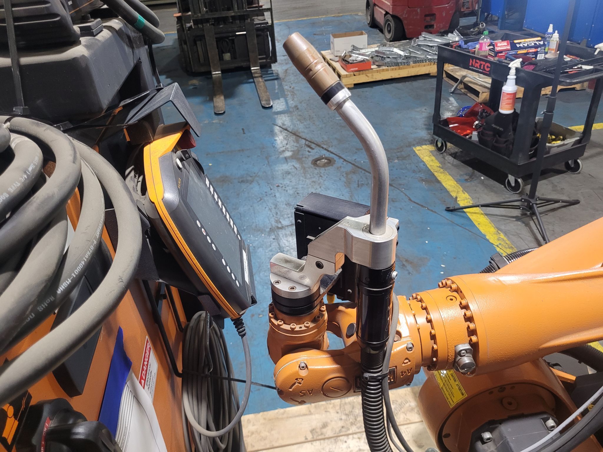 KUKA KR16 L6-2 w/ KR C4 Controls Lincoln R550 Weld Package & TT3A Reamer NEW 1